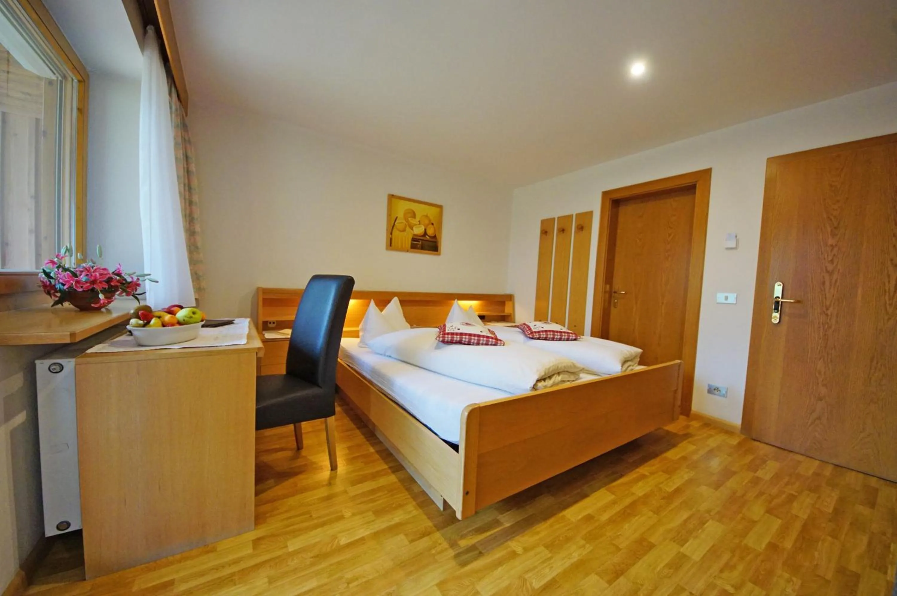 Photo of the whole room, Bed in La Palsa