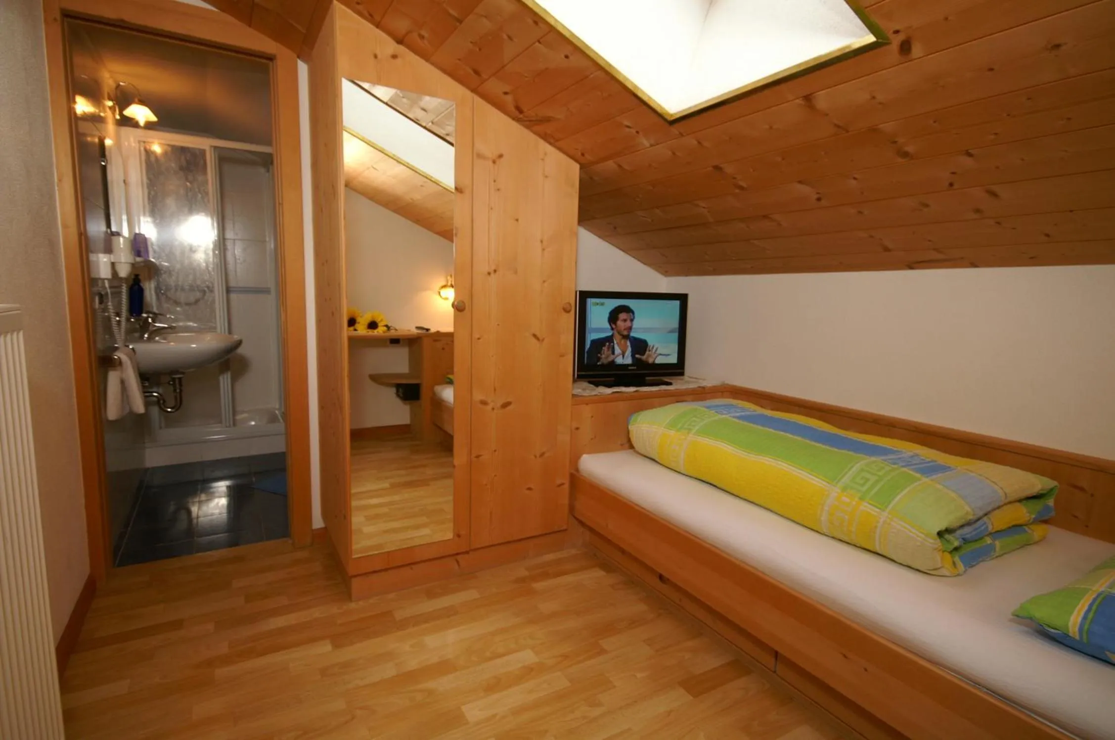 Photo of the whole room, Bed in La Palsa