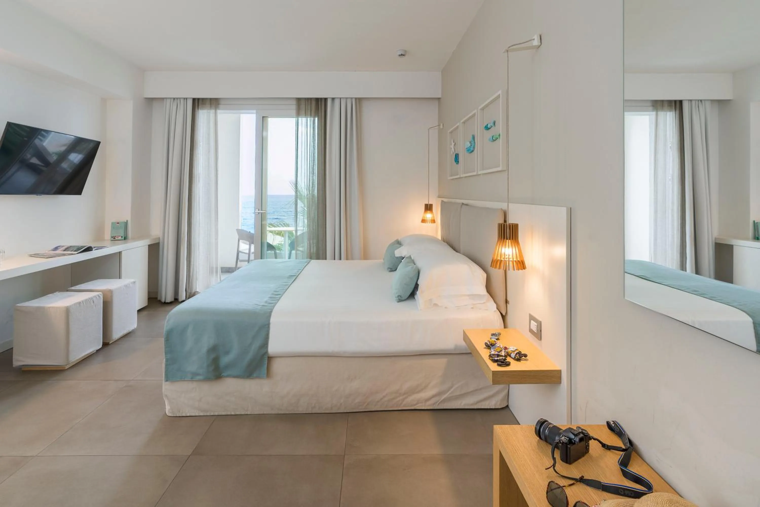 Bedroom, Bed in Albatros Beach Hotel