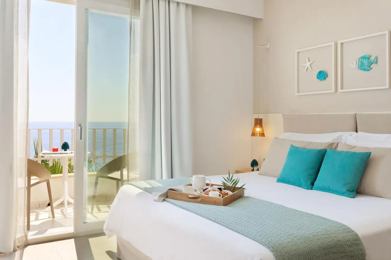 Bedroom, Bed in Albatros Beach Hotel