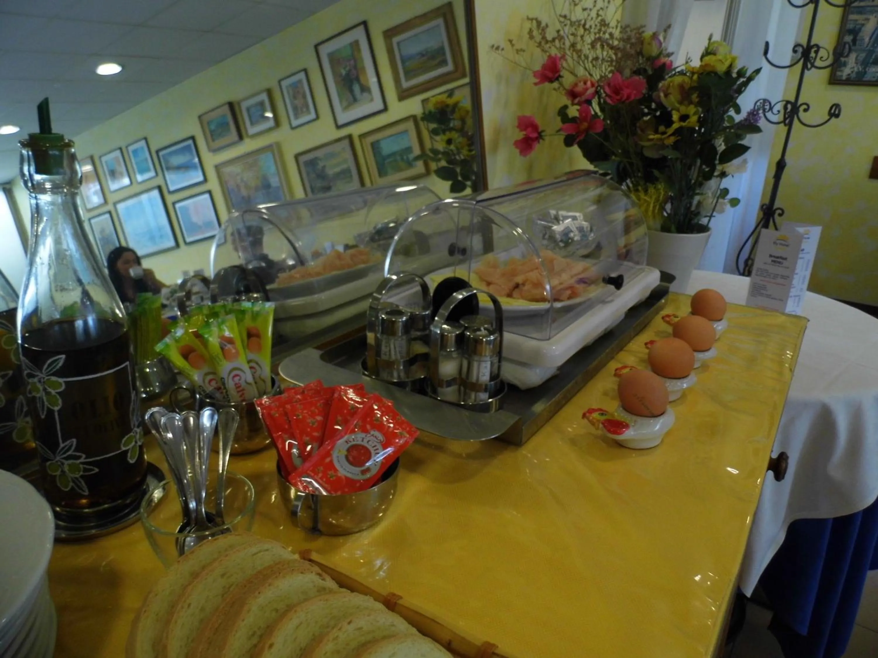 Restaurant/places to eat in Hotel Ely