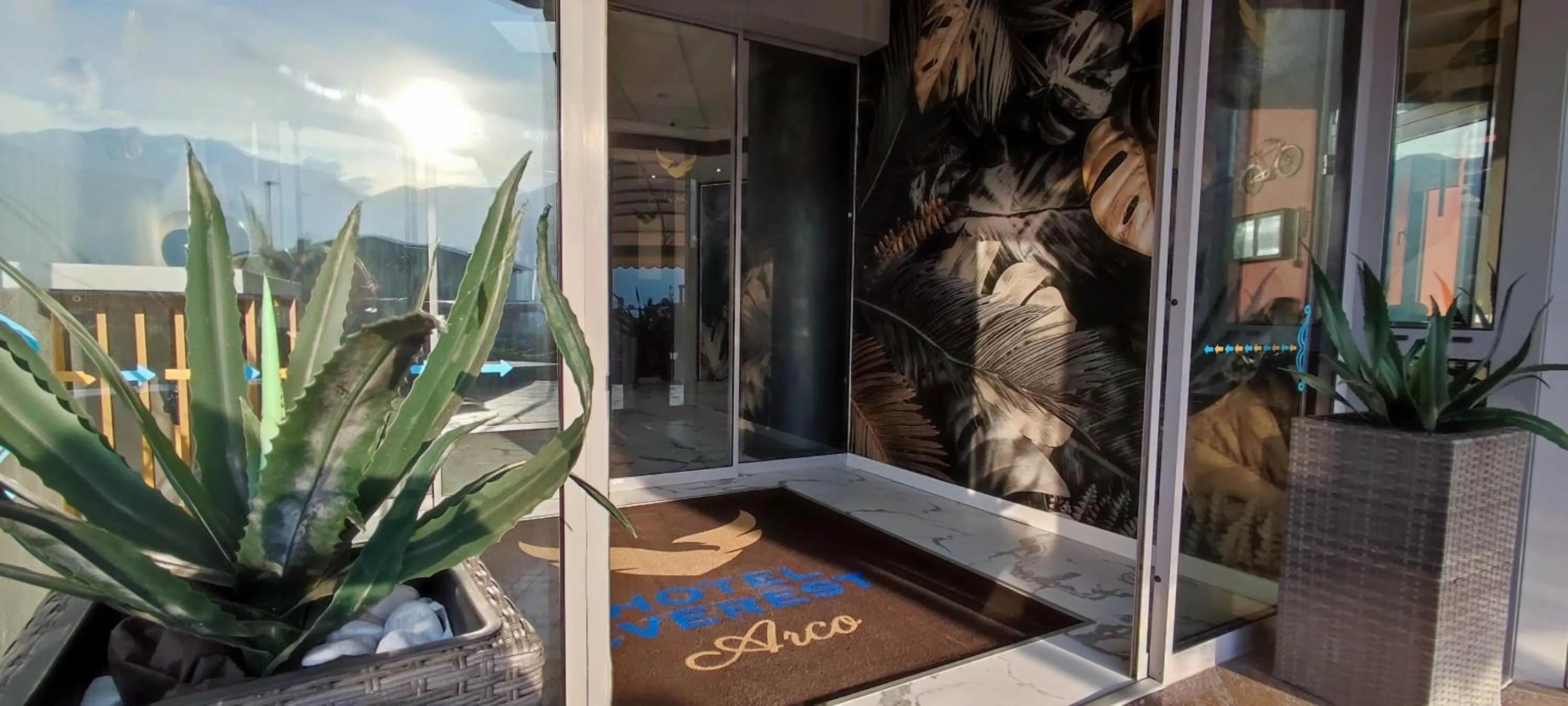 Lobby or reception in Hotel Everest Arco