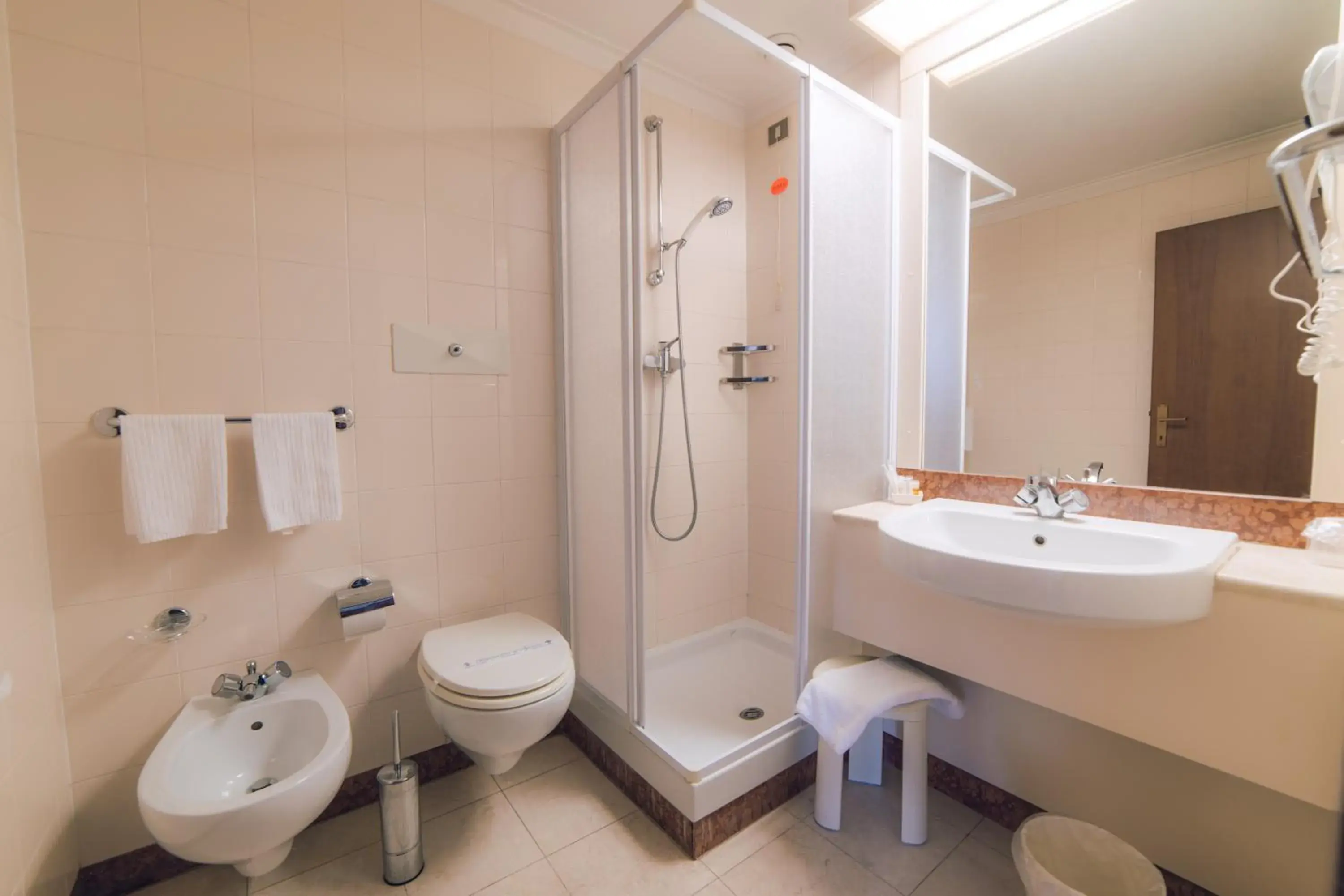 Standard Family Room in Hotel Everest Arco Standard Family Room in Hotel Everest Arco