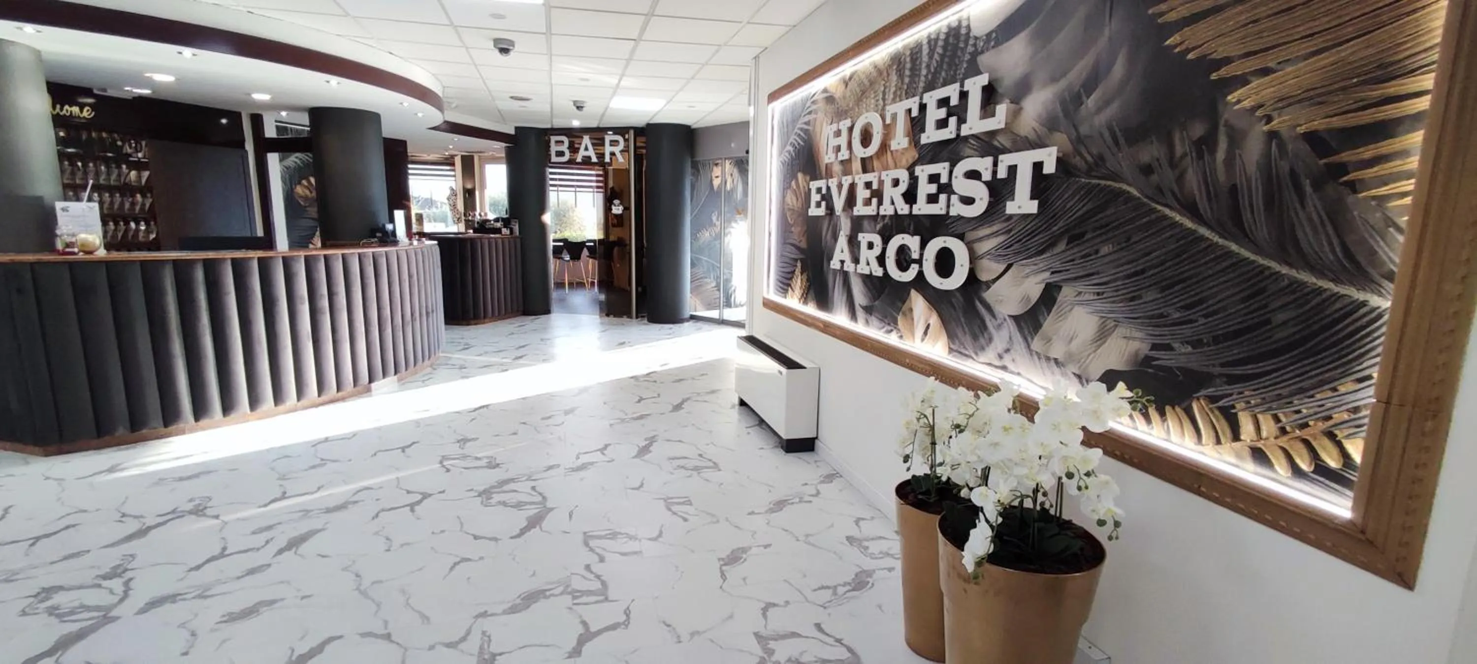 Lobby or reception in Hotel Everest Arco