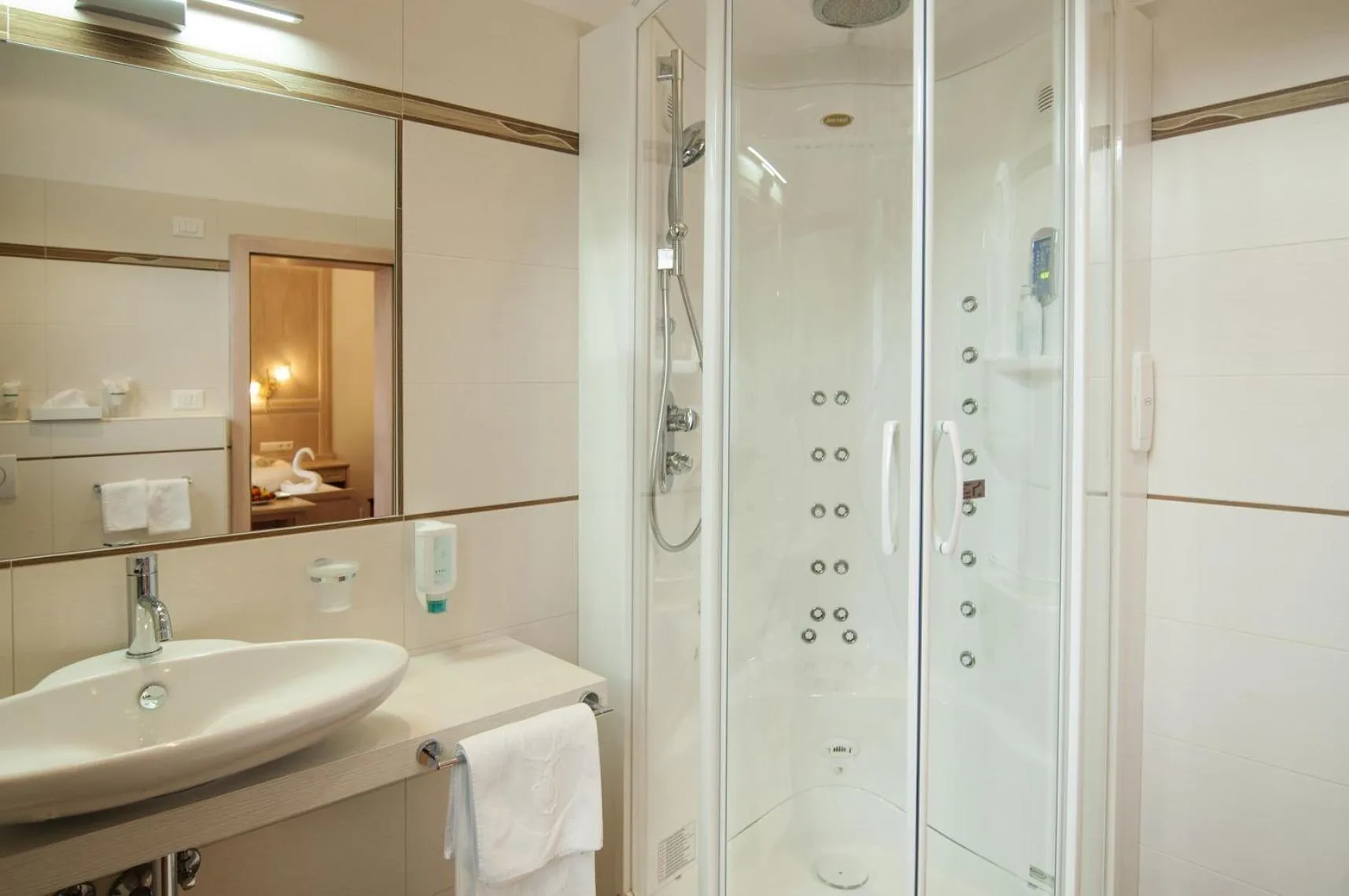 Bathroom in Albergo al Cervo - Gasthof zum Hirschen