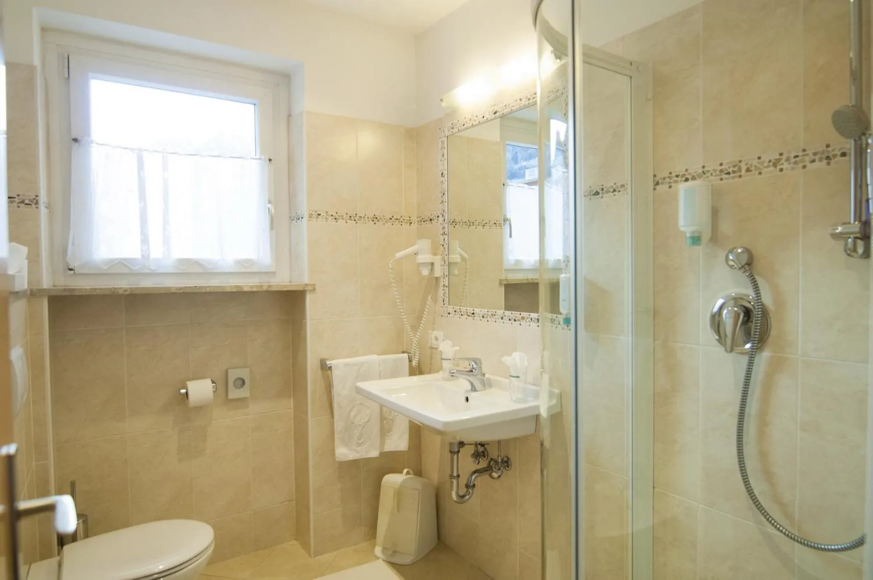 Bathroom in Albergo al Cervo - Gasthof zum Hirschen