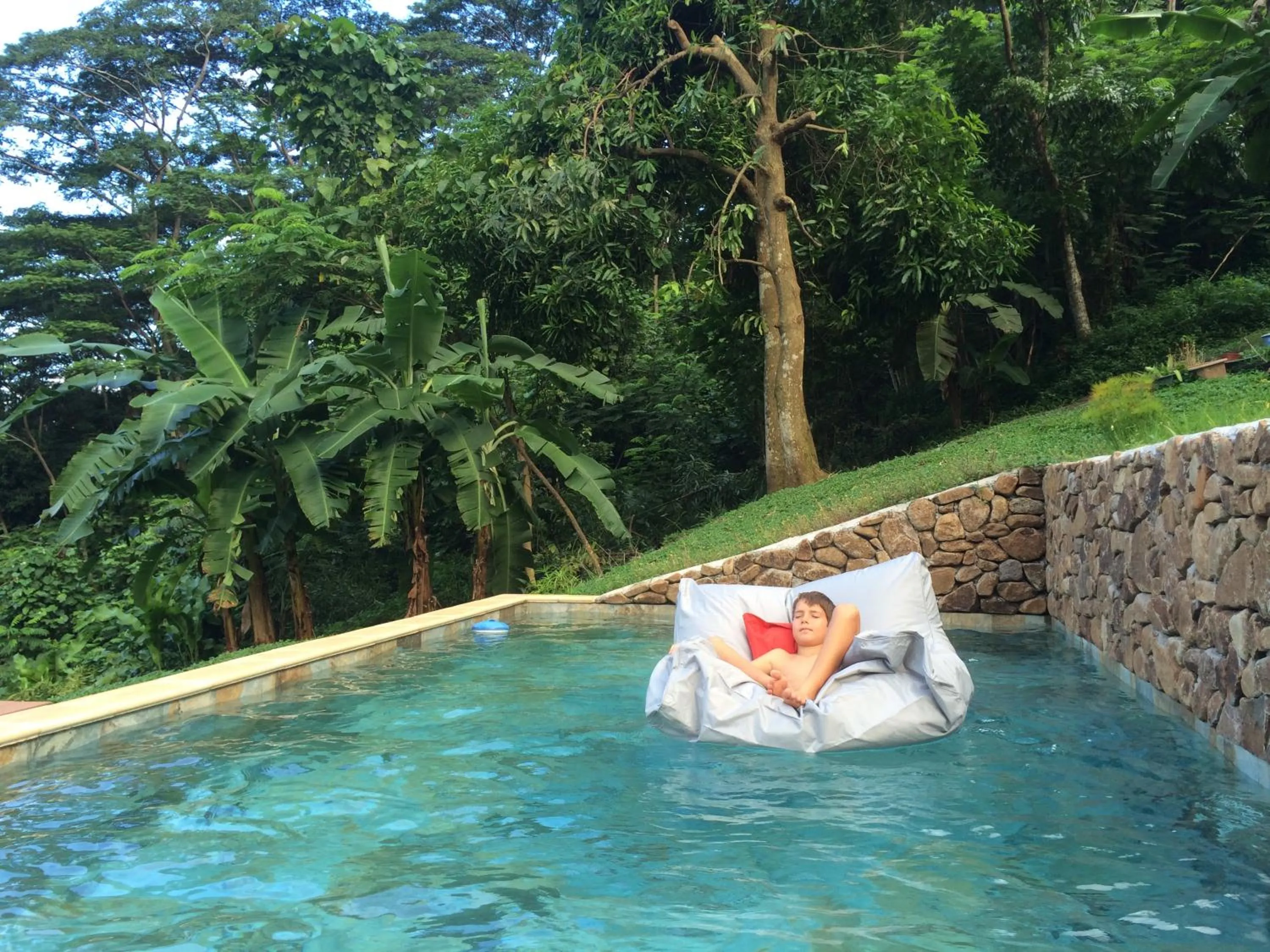 Swimming pool in La Villa Te Fetia Nui Moorea