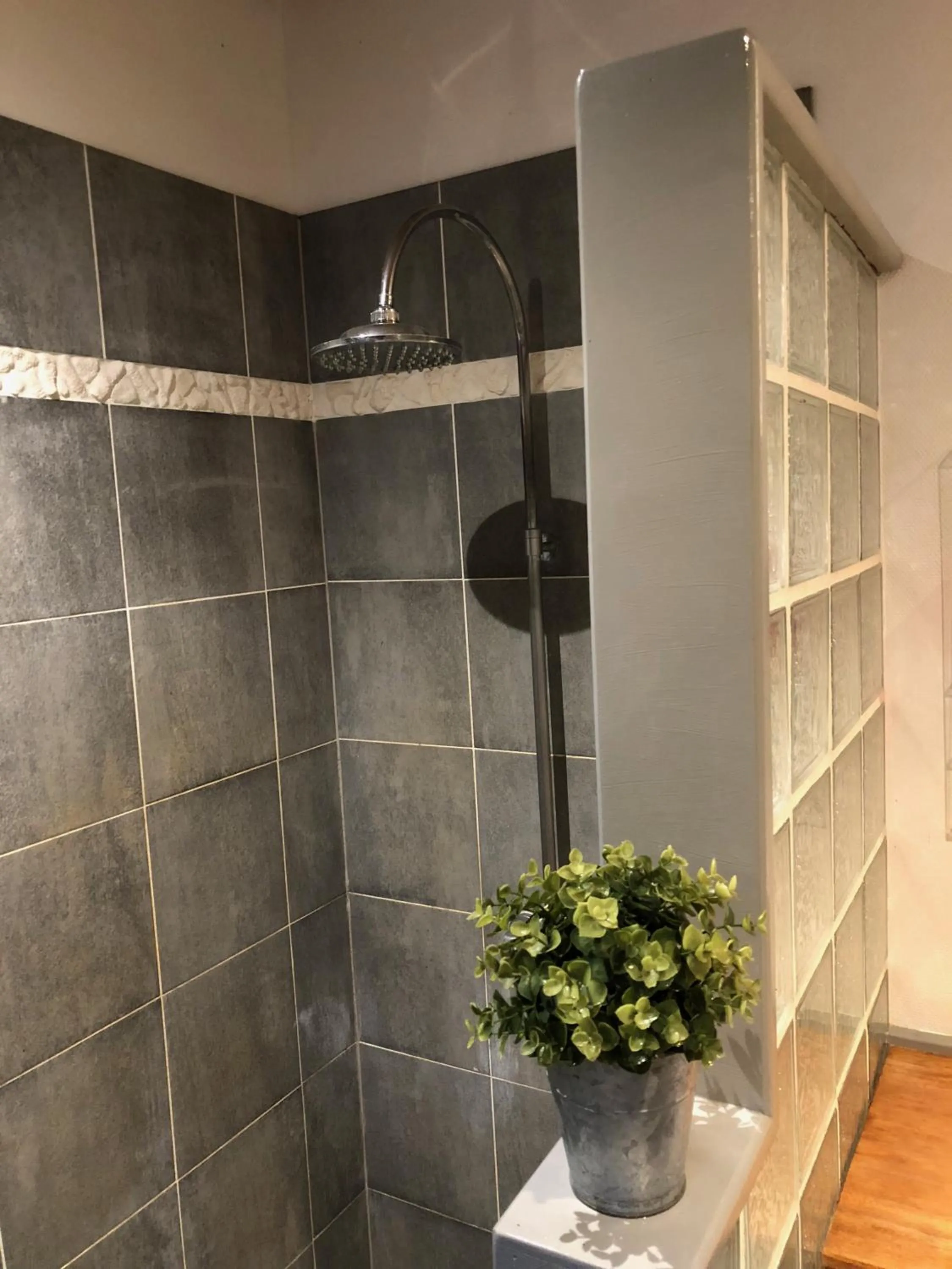 Shower in La Villa Te Fetia Nui Moorea