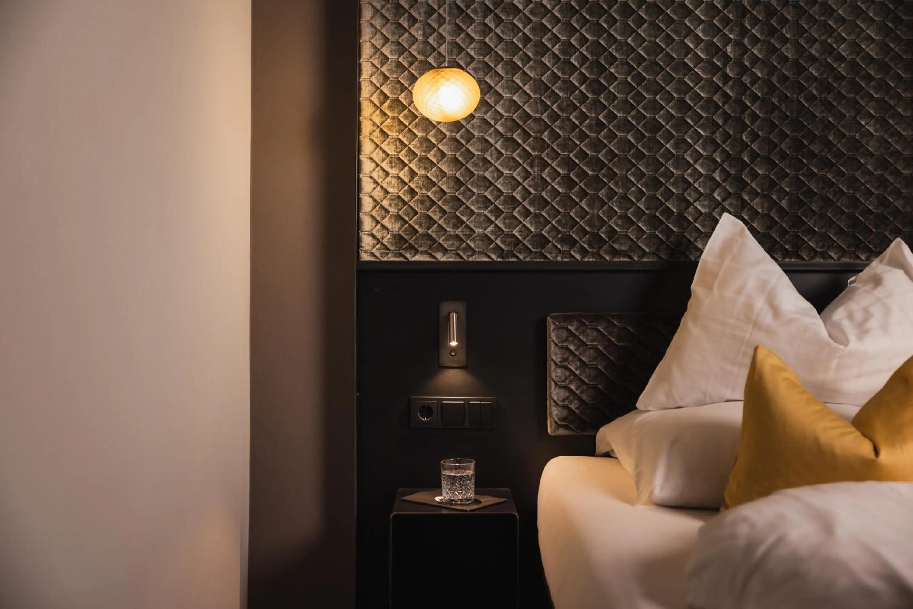 Photo of the whole room in Das Mondschein