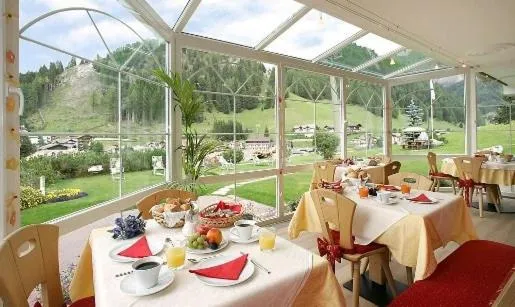 Buffet breakfast in Garni la Bercia