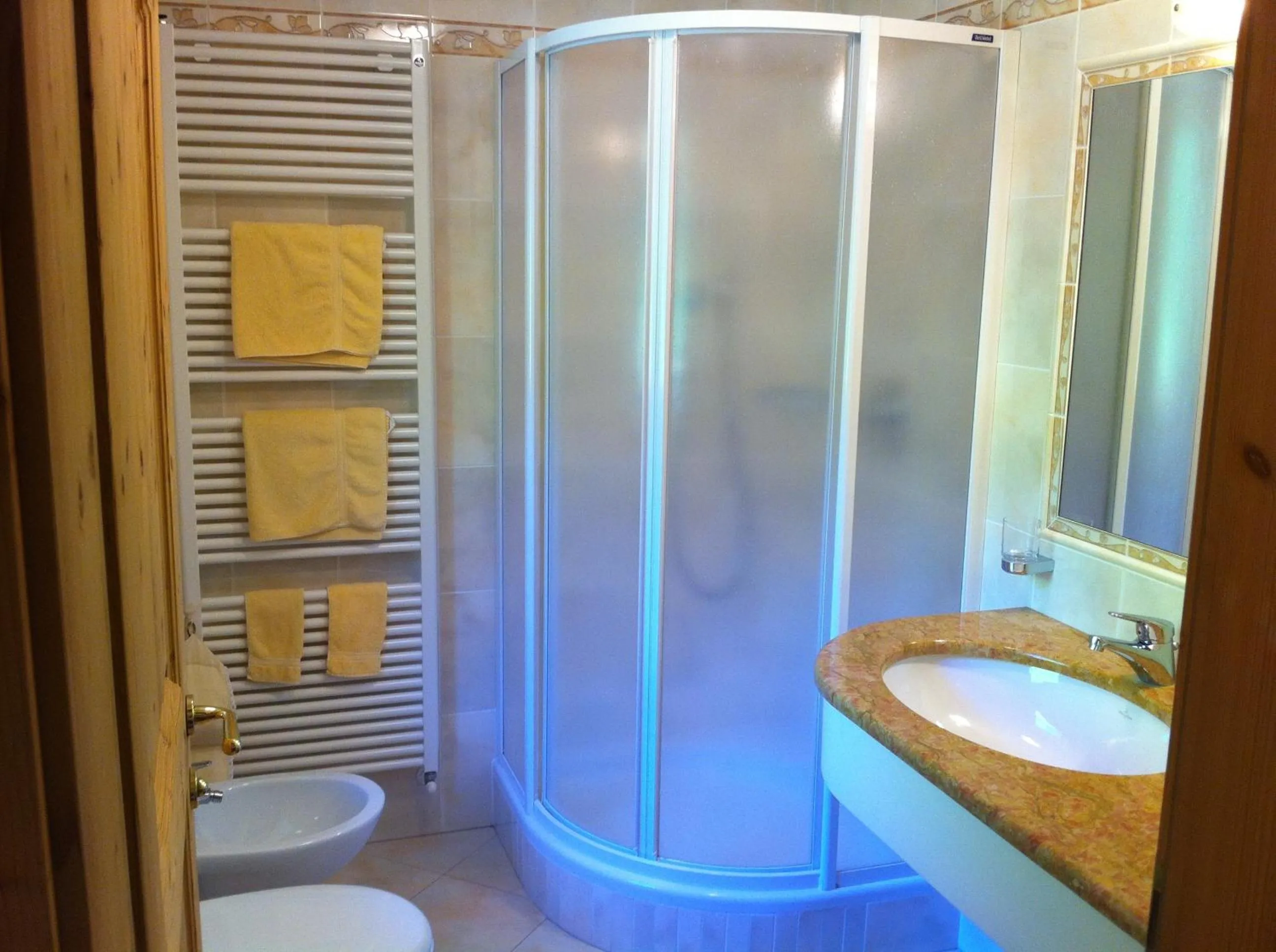 Shower in Garni la Bercia