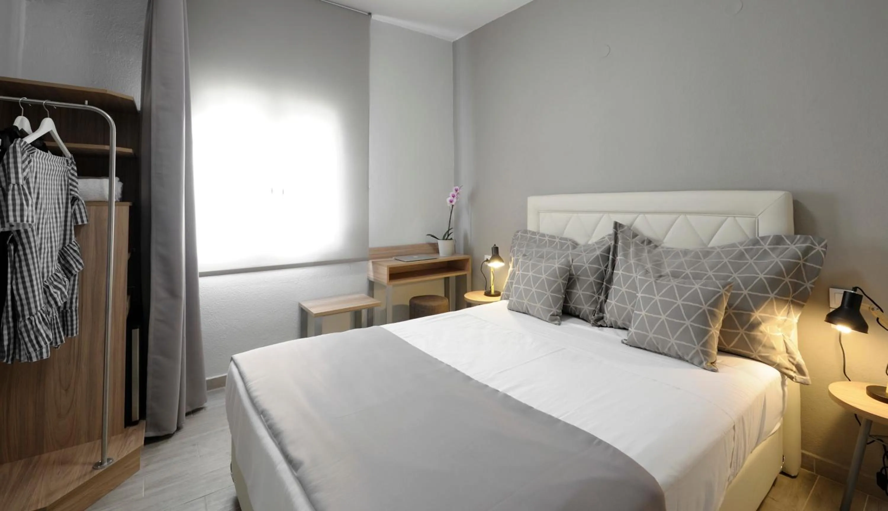 Bedroom, Bed in Skianthion