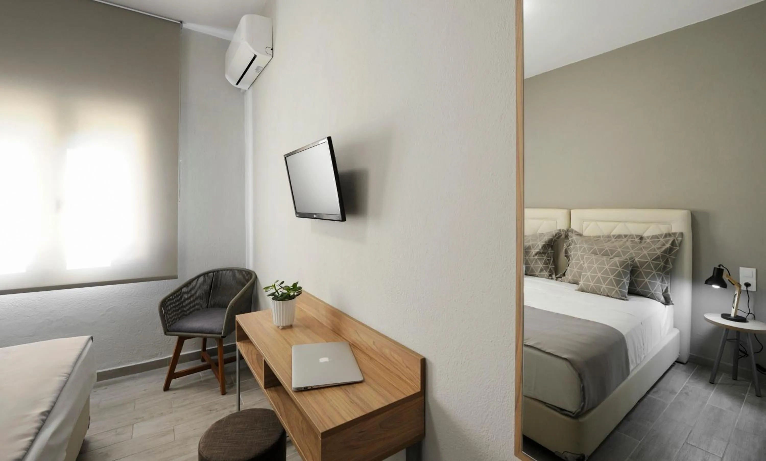 Bedroom, Bed in Skianthion