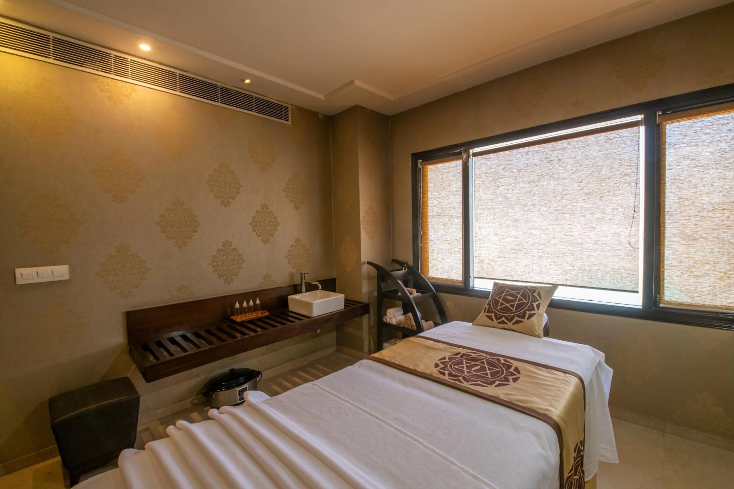 Sauna, Bed in Rock Manali by Vivaan