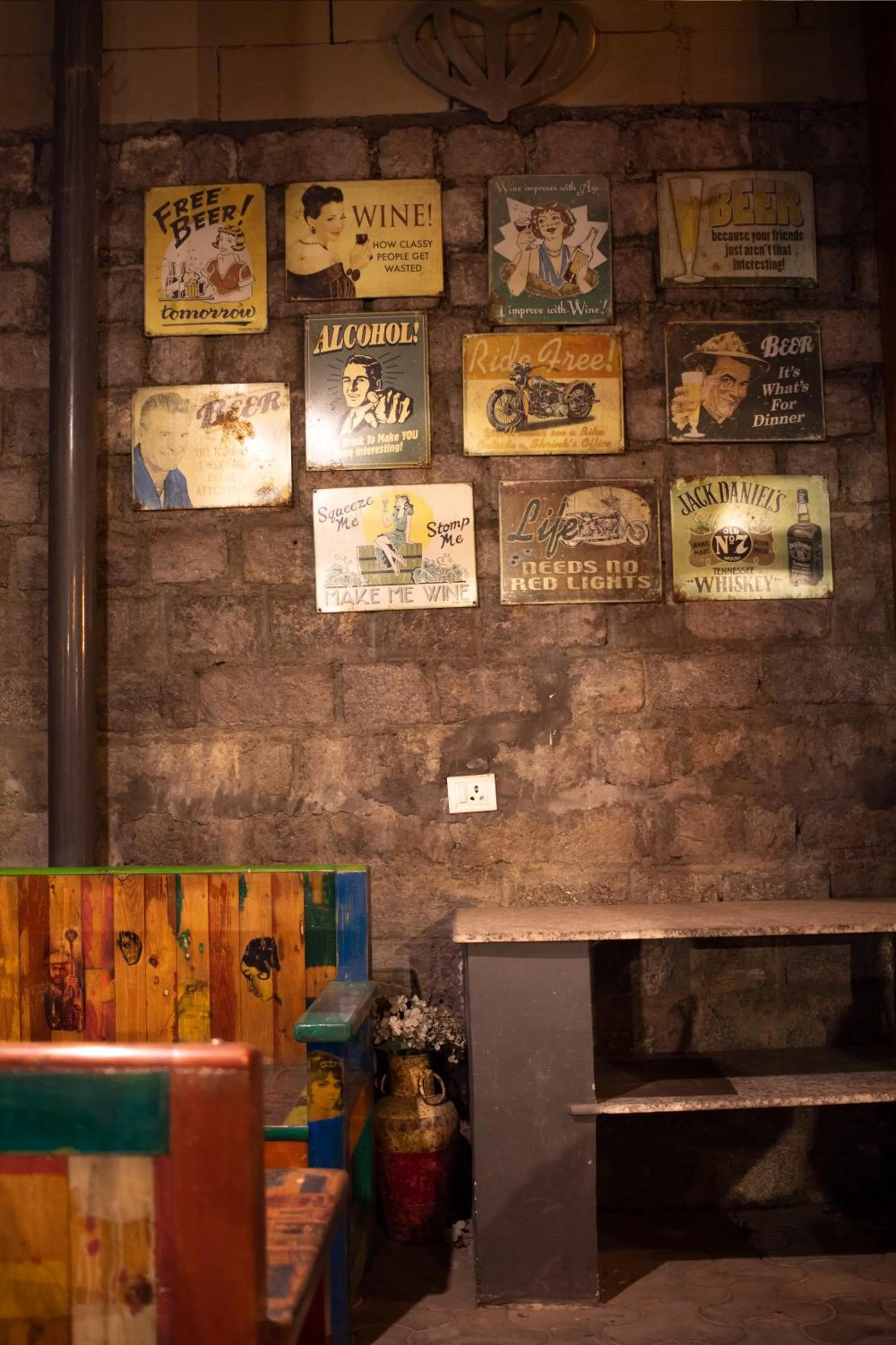 Lounge or bar in Rock Manali by Vivaan