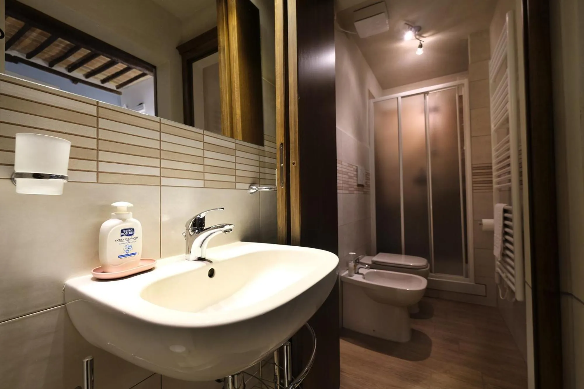 Bathroom in ROSSELLINO®