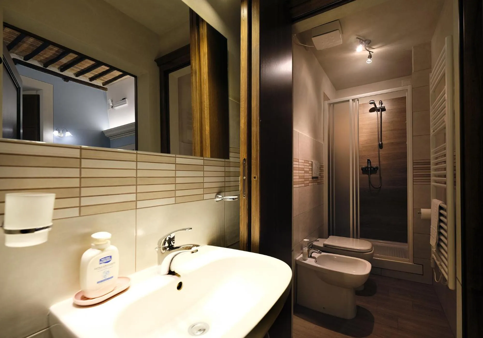 Bathroom in ROSSELLINO®