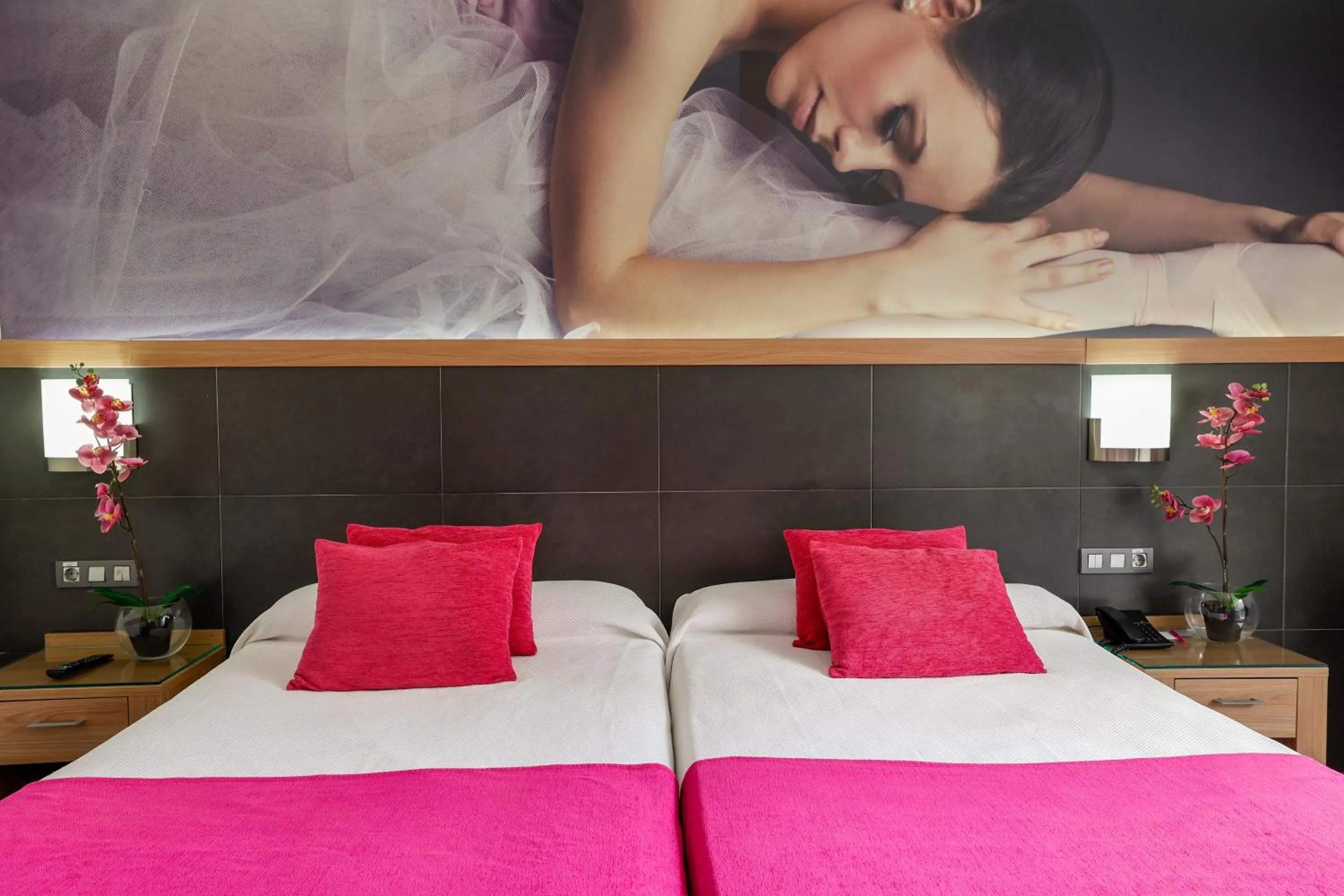 Photo of the whole room, Bed in Flash Hotel Benidorm - Recommended Adults Only 4 Sup