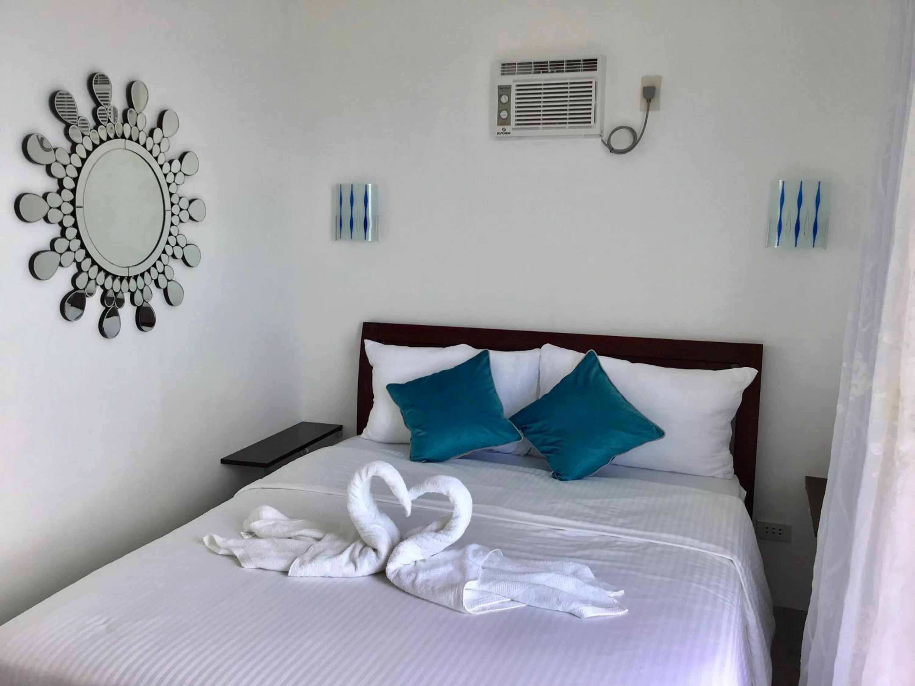 Bathroom, Bed in 1888 Beach Resort