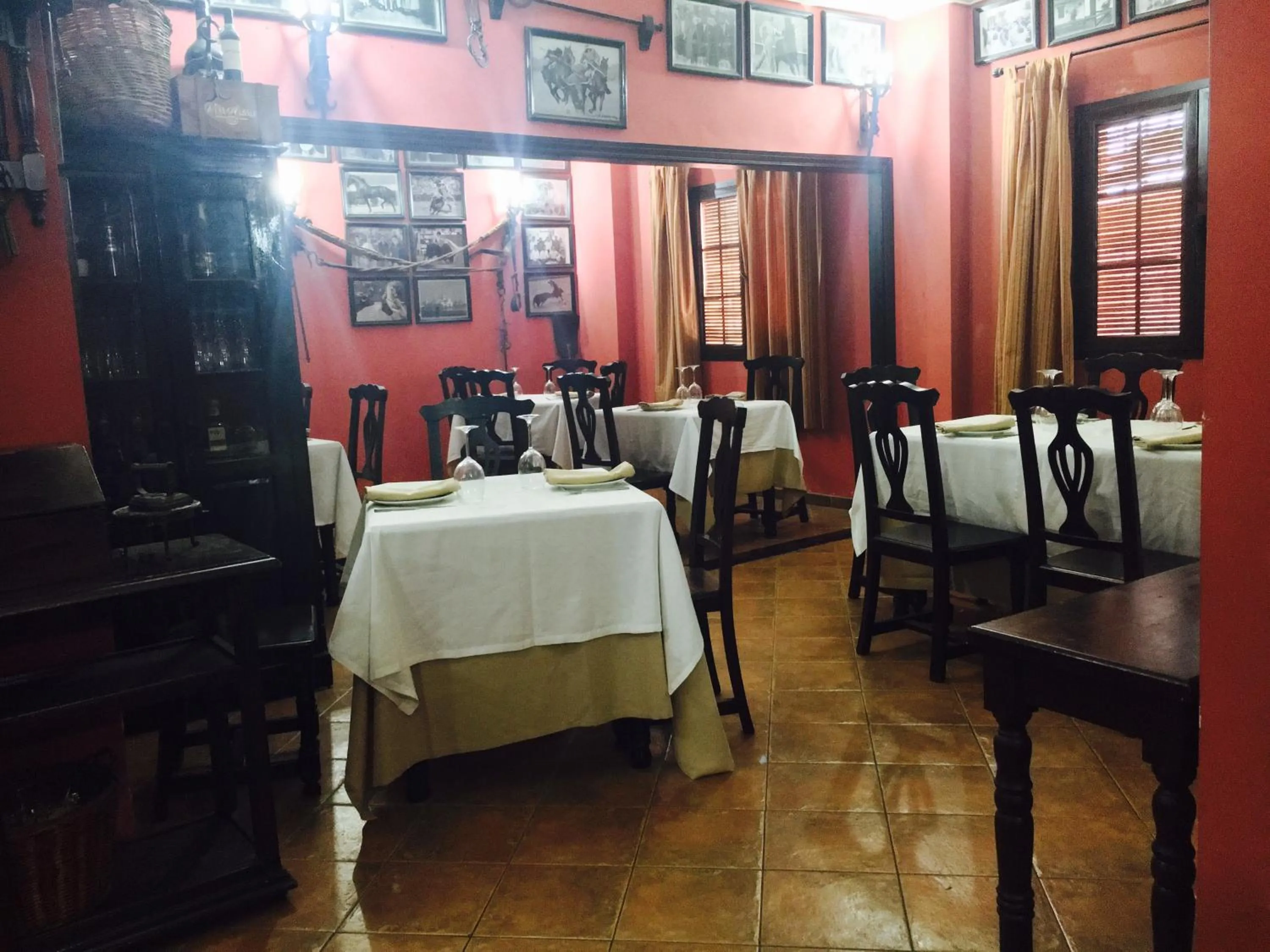 Restaurant/places to eat in Hostal Pechi