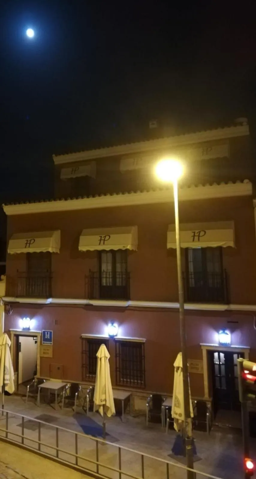 Facade/entrance in Hostal Pechi