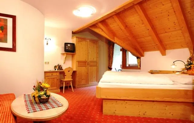 Photo of the whole room, Bed in Hotel Corona Krone