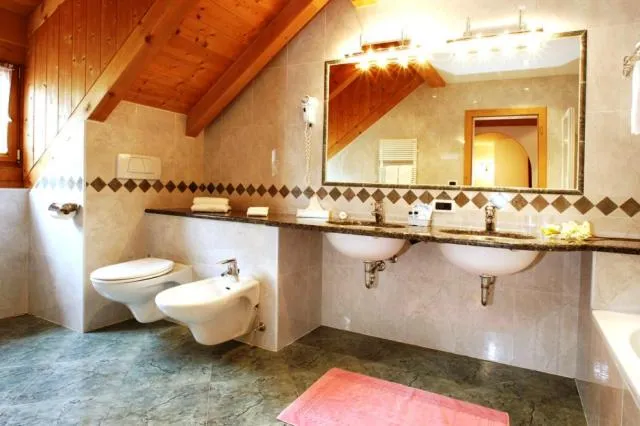 Bathroom in Hotel Corona Krone