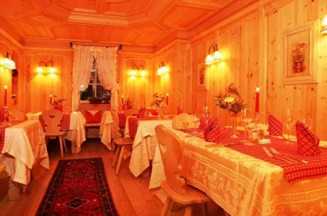 Restaurant/places to eat in Hotel Corona Krone