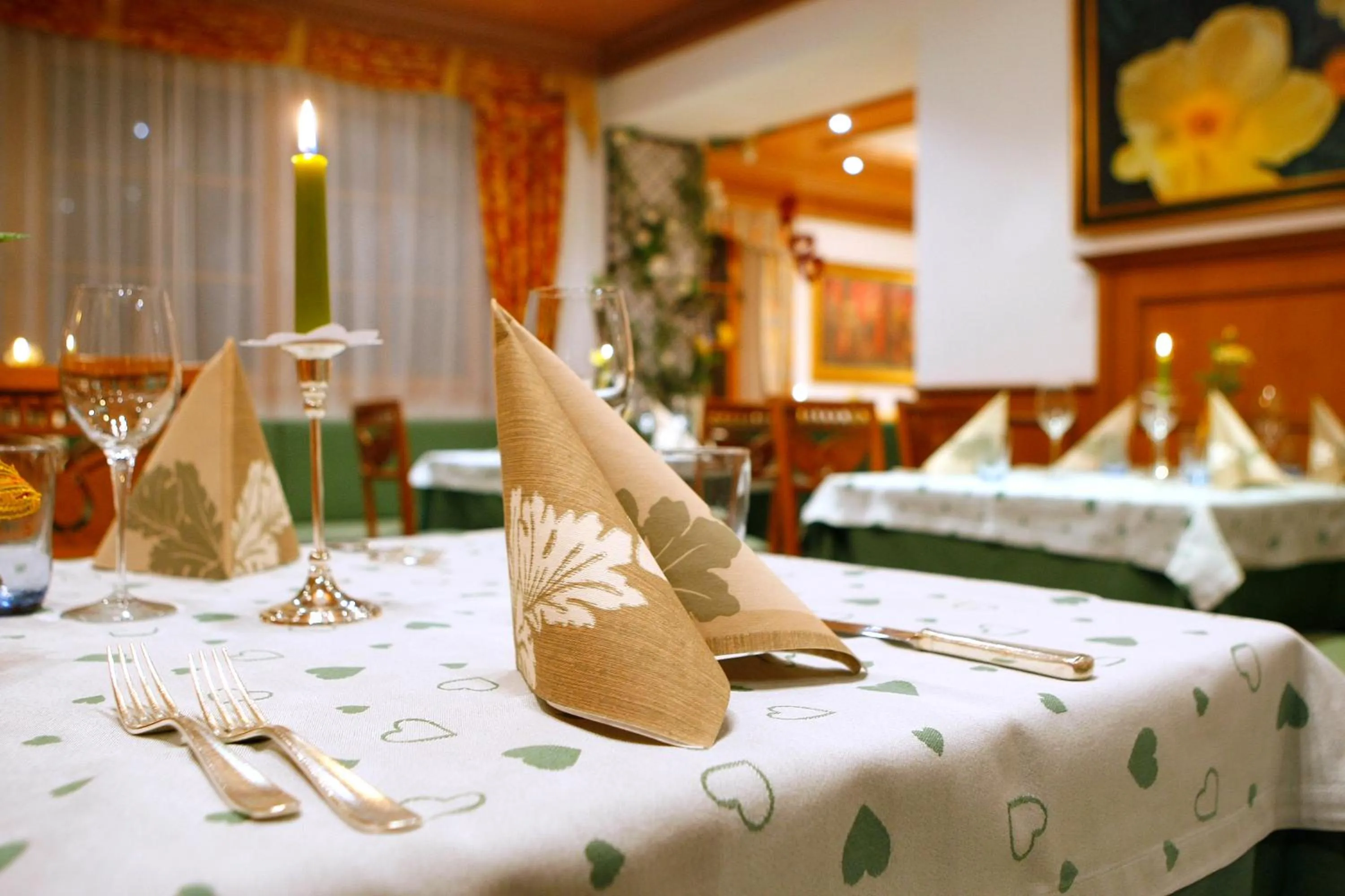 Restaurant/places to eat, Bed in Hotel Corona Krone