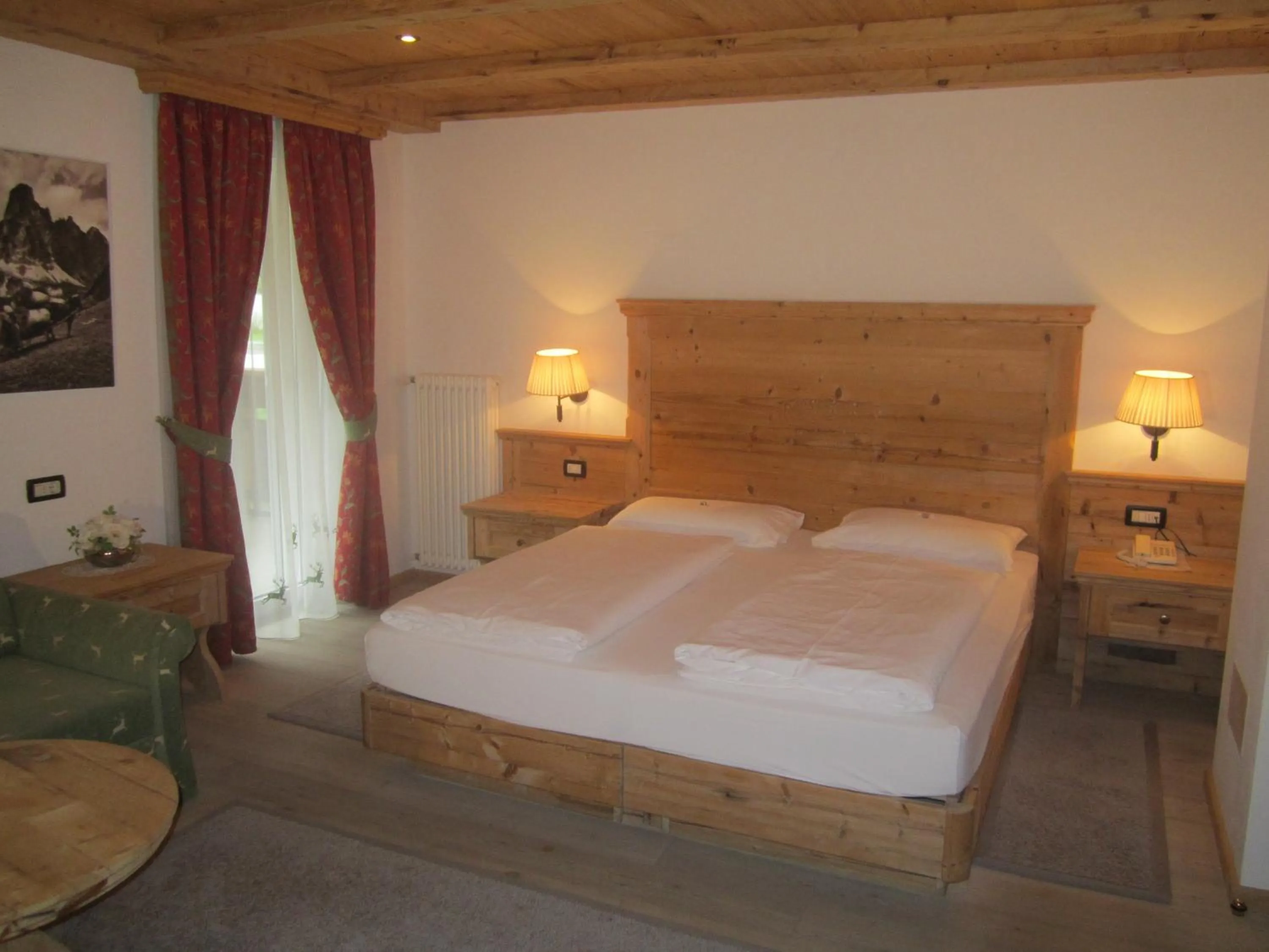 Photo of the whole room, Bed in Hotel Corona Krone