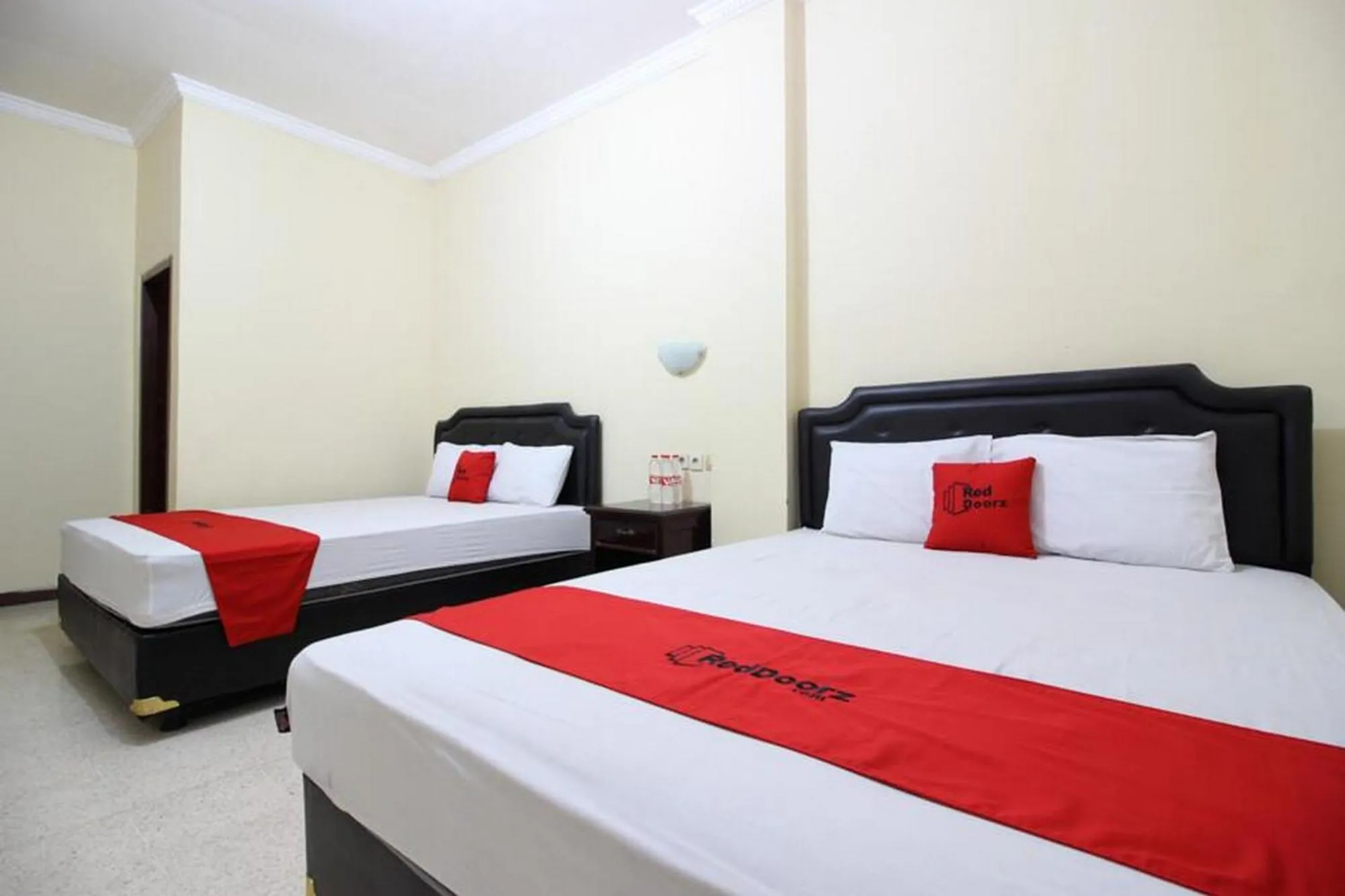 Bed in RedDoorz @ Mantrijeron 2