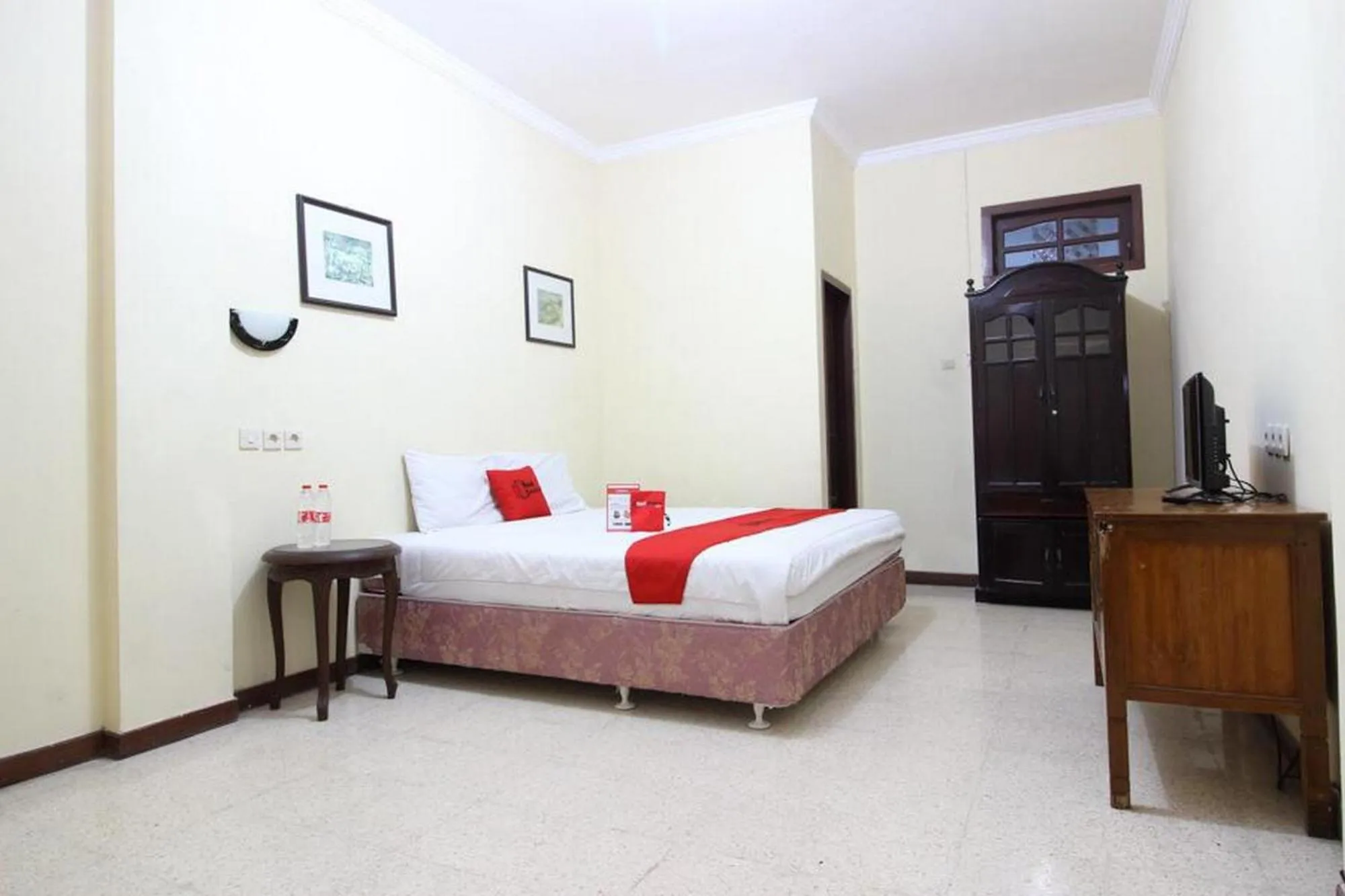 Bed in RedDoorz @ Mantrijeron 2