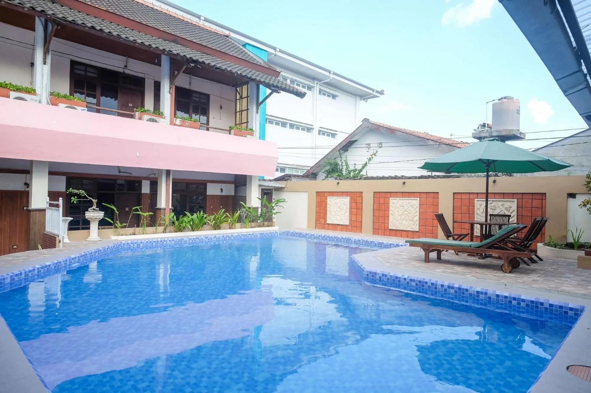 Pool view in RedDoorz @ Mantrijeron 2