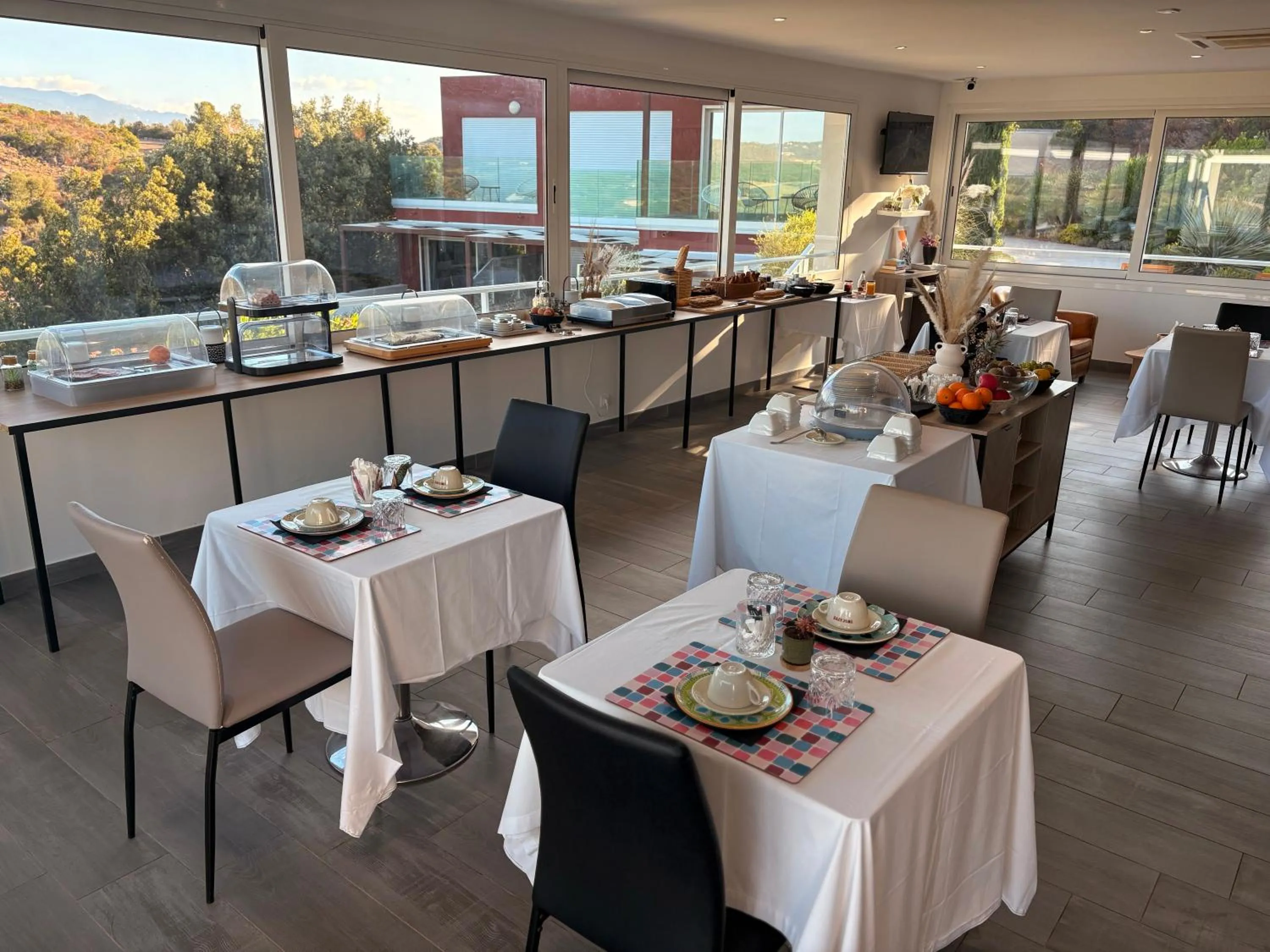 Continental breakfast in Hotel Carre Noir