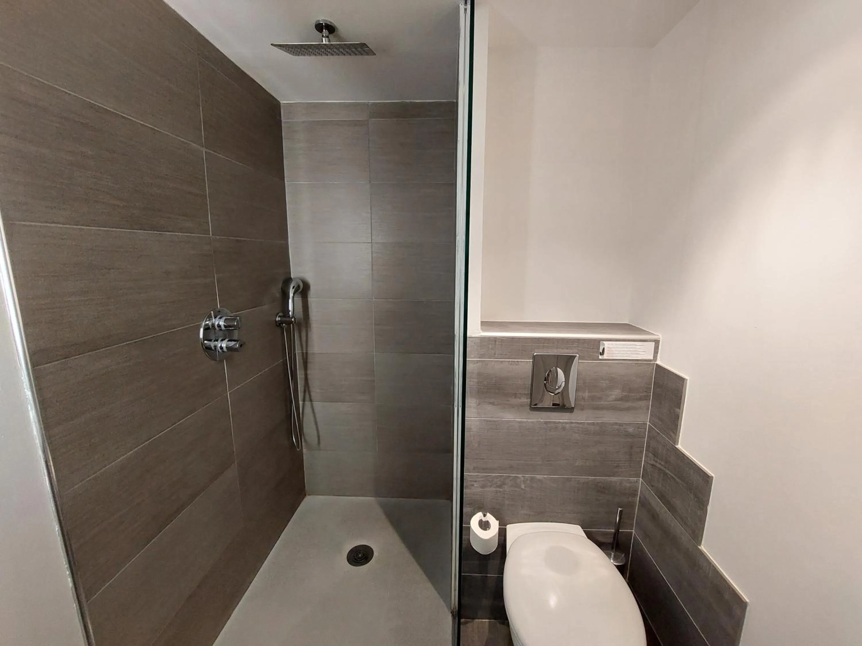 Bathroom in Hotel Carre Noir