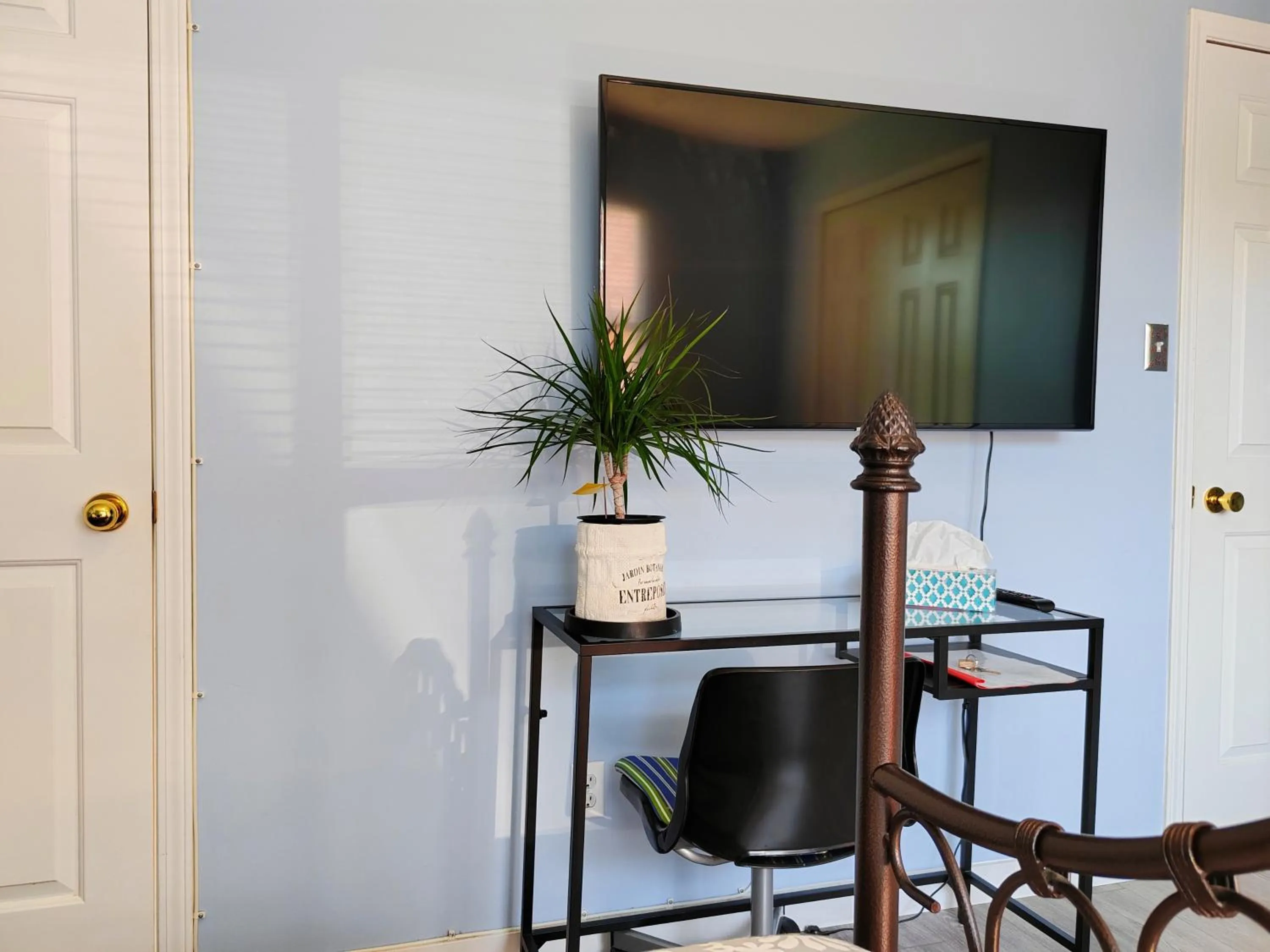 TV and multimedia in Bed Plus YVR