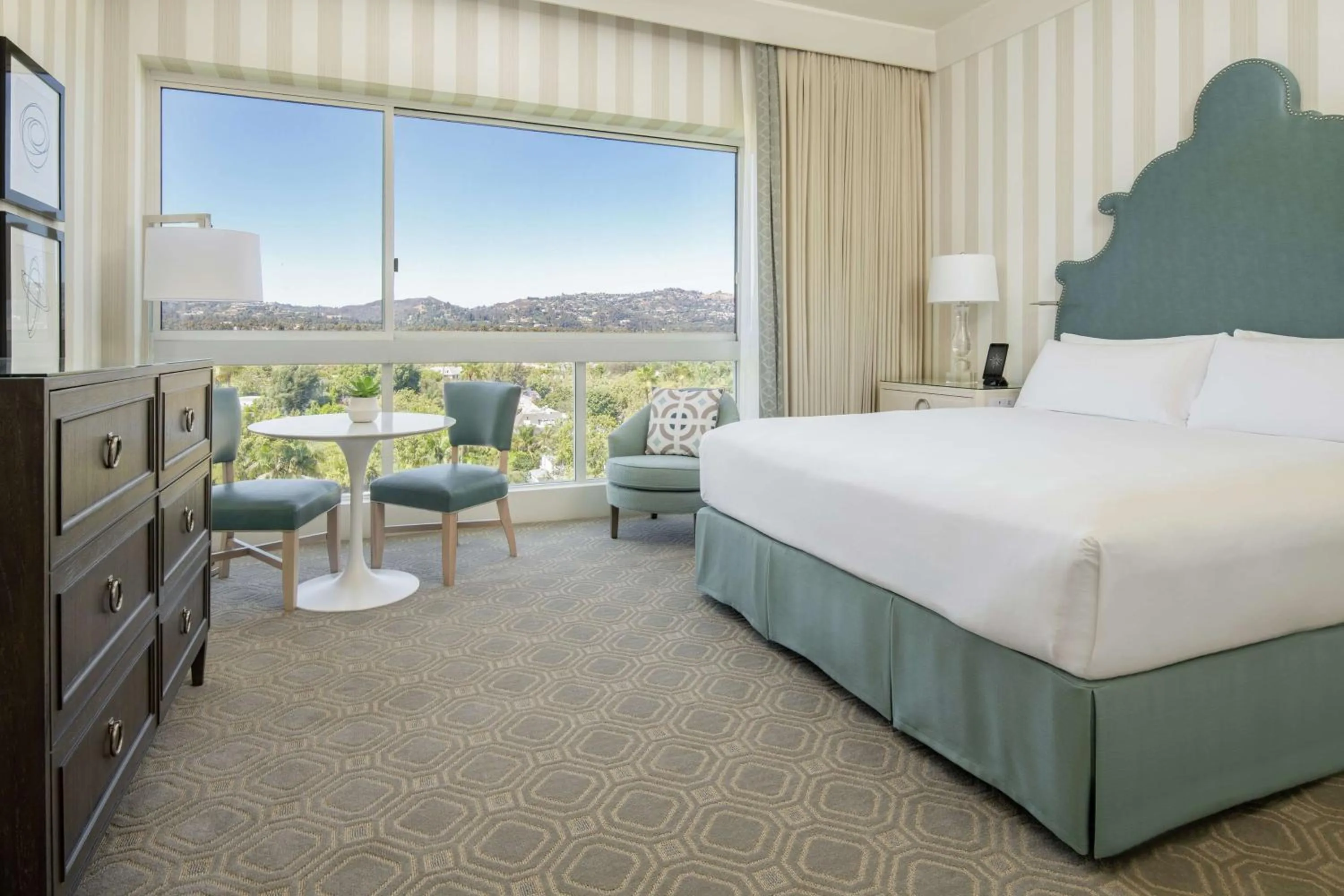 Bedroom, Bed in The Beverly Hilton