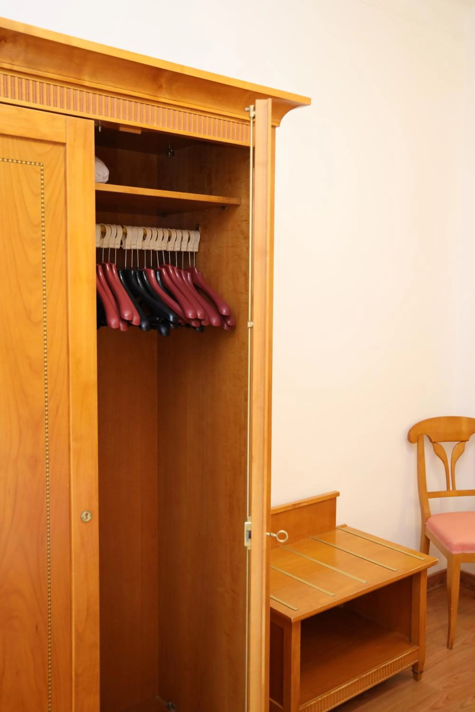 wardrobe in LVG Hotel Collection - Majestic