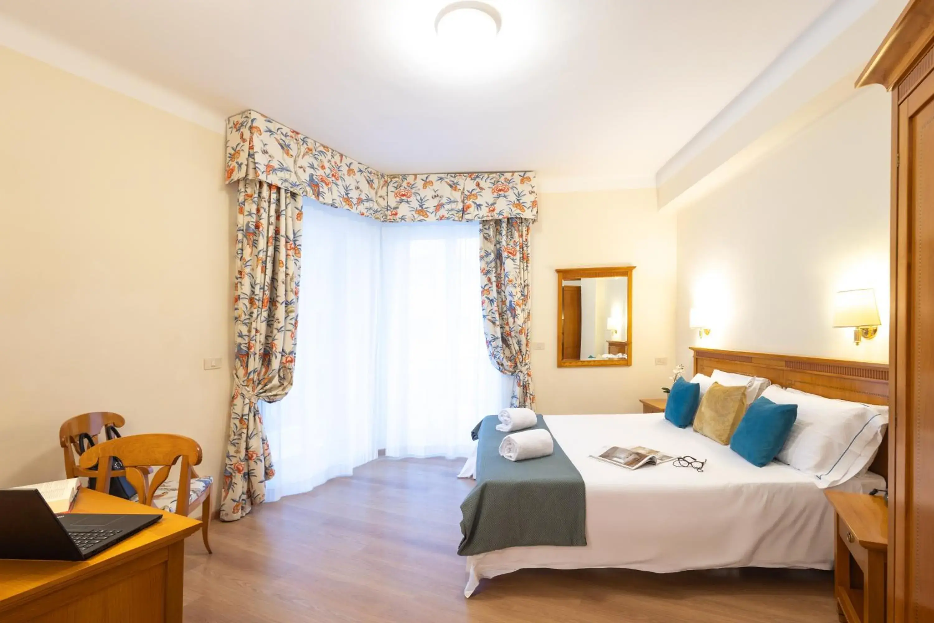 Junior Suite with Sea View and Balcony in Hotel Majestic by LVG Hotel Collection Junior Suite with Sea View and Balcony in Hotel Majestic by LVG Hotel Collection