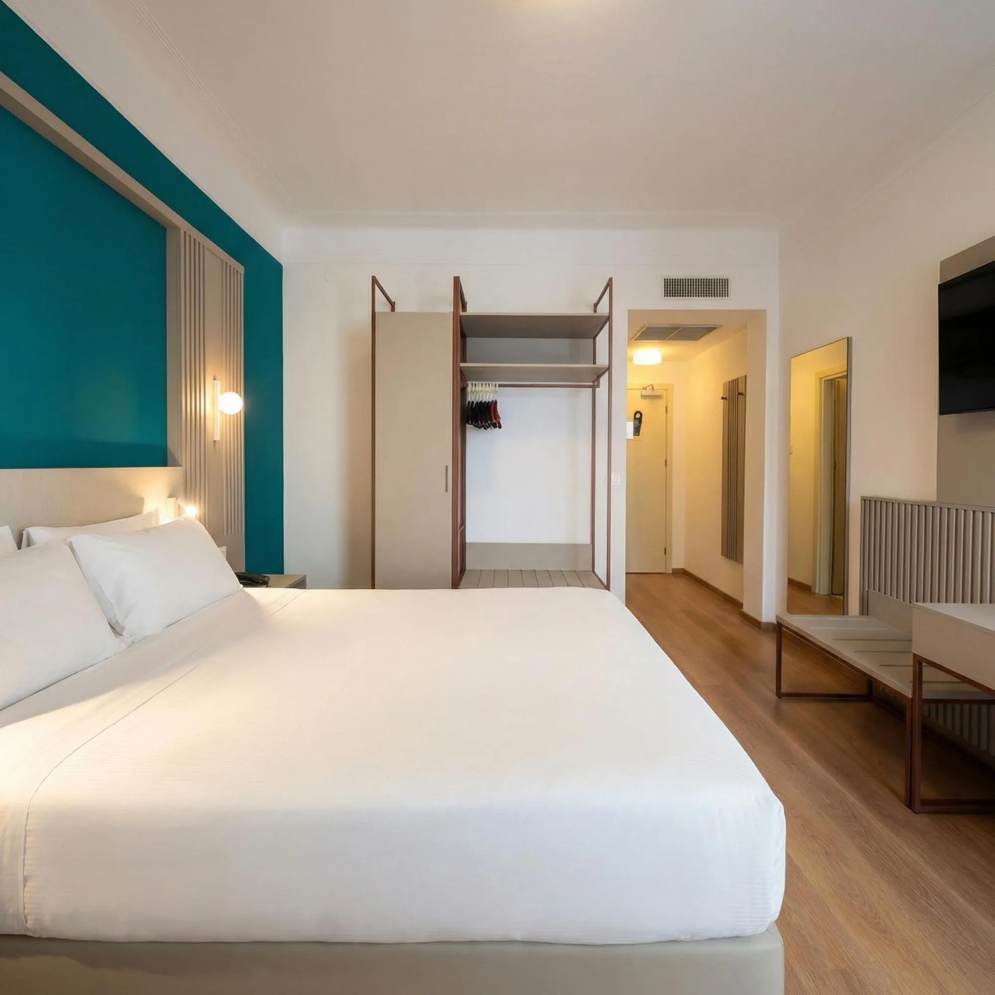 Bed in LVG Hotel Collection - Majestic