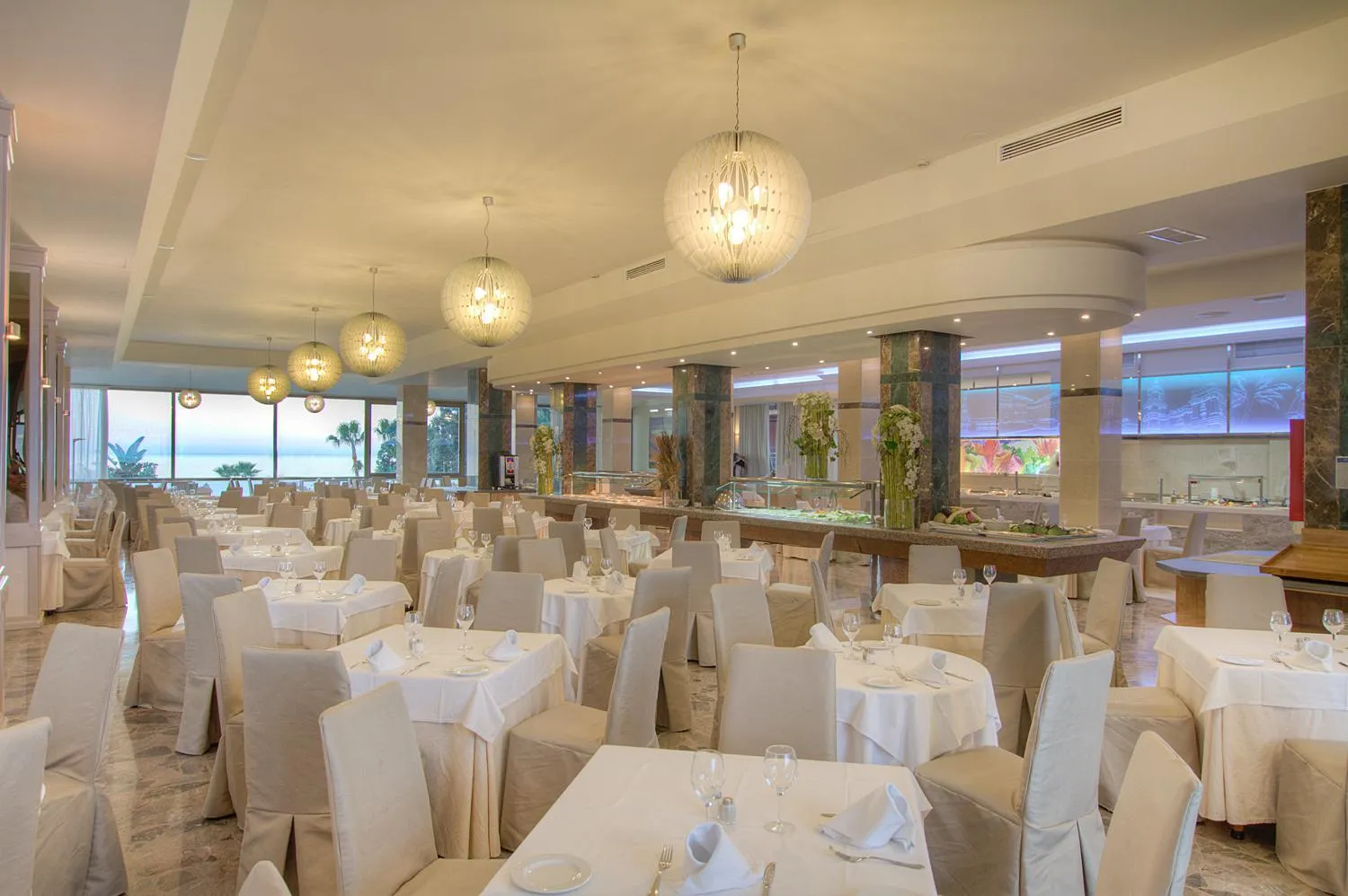 Restaurant/places to eat in MS Amaragua