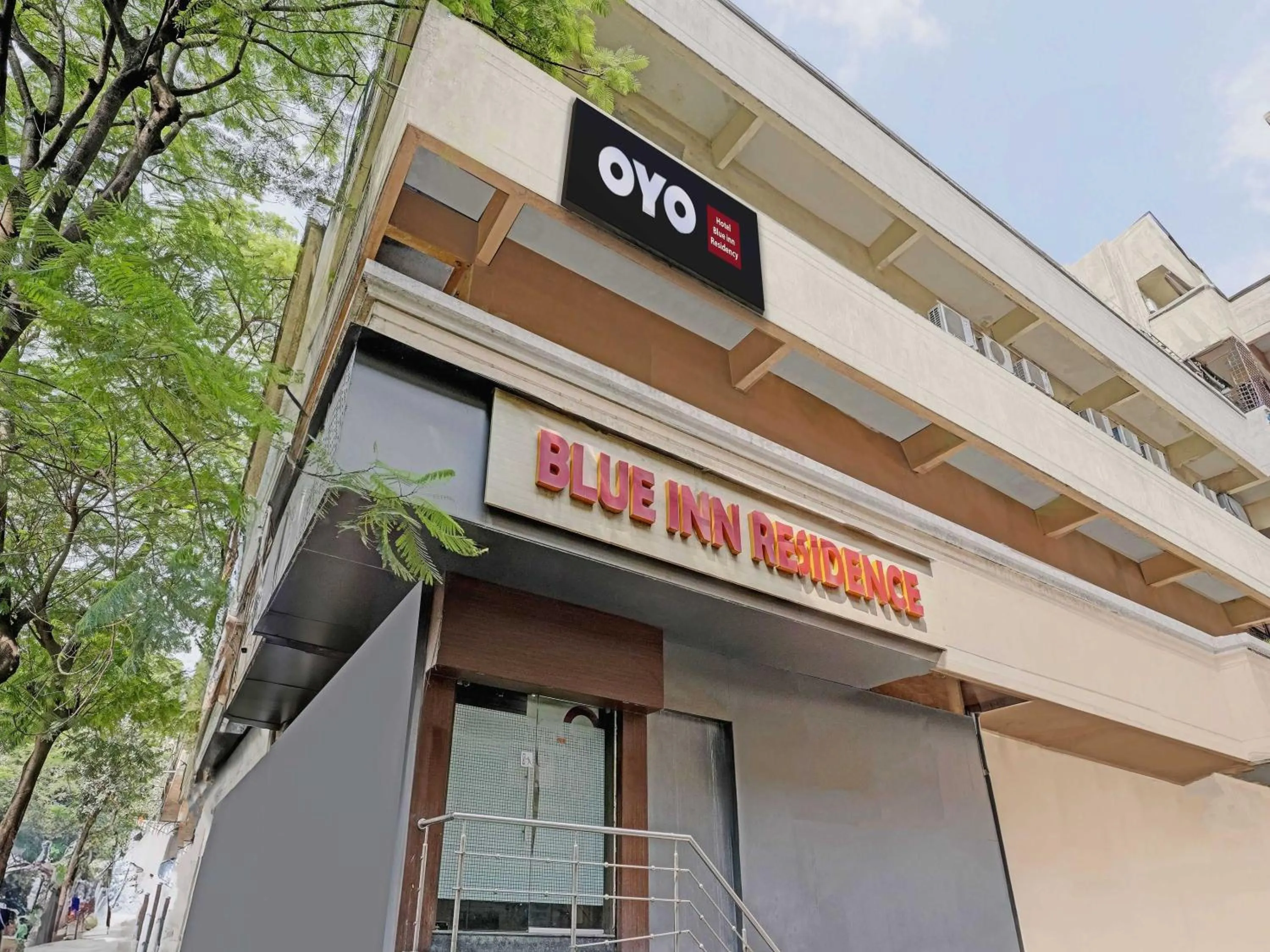 Facade/entrance in Hotel O Blue Inn Residence Near R City Mall