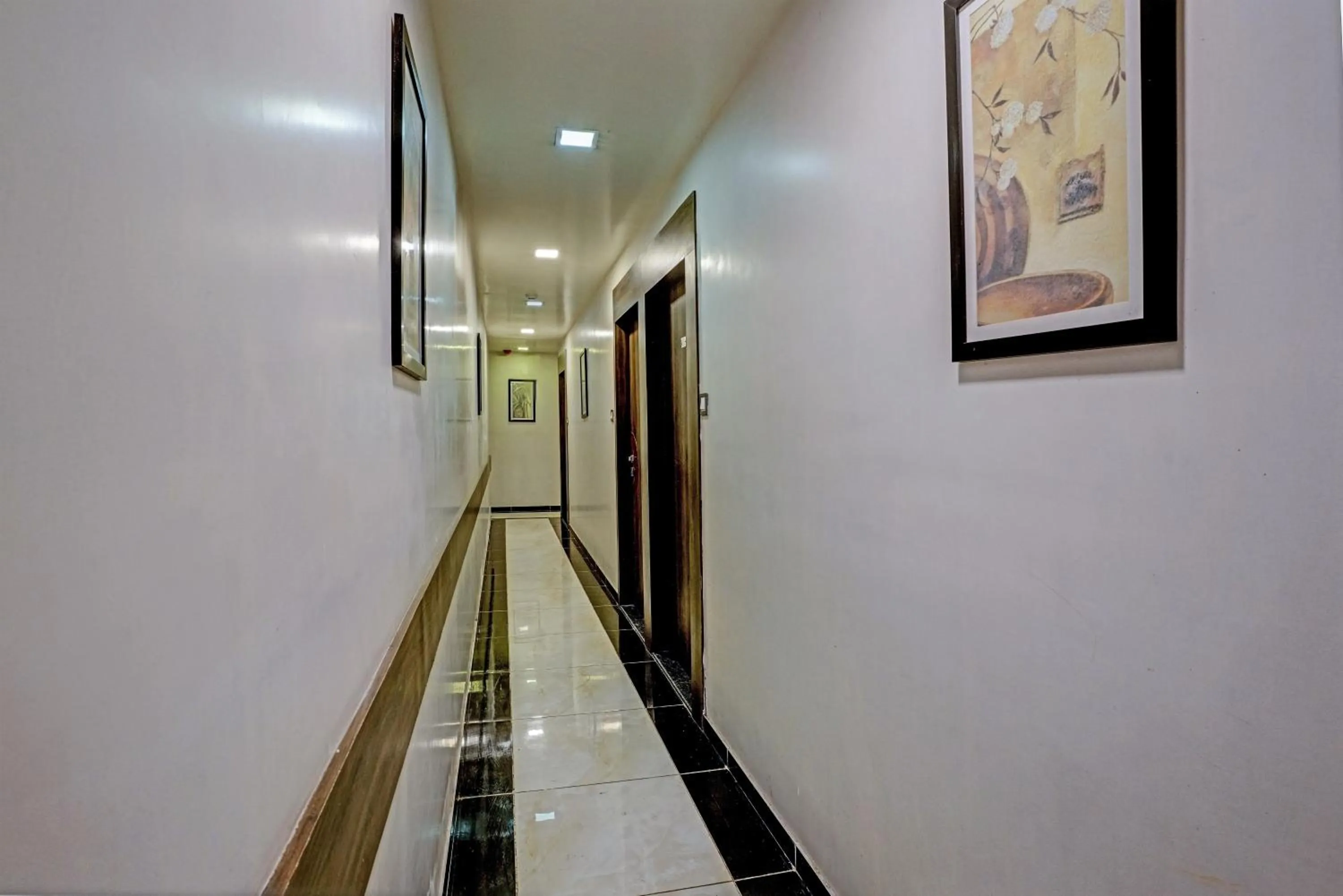 Lobby or reception in Hotel O Blue Inn Residence Near R City Mall