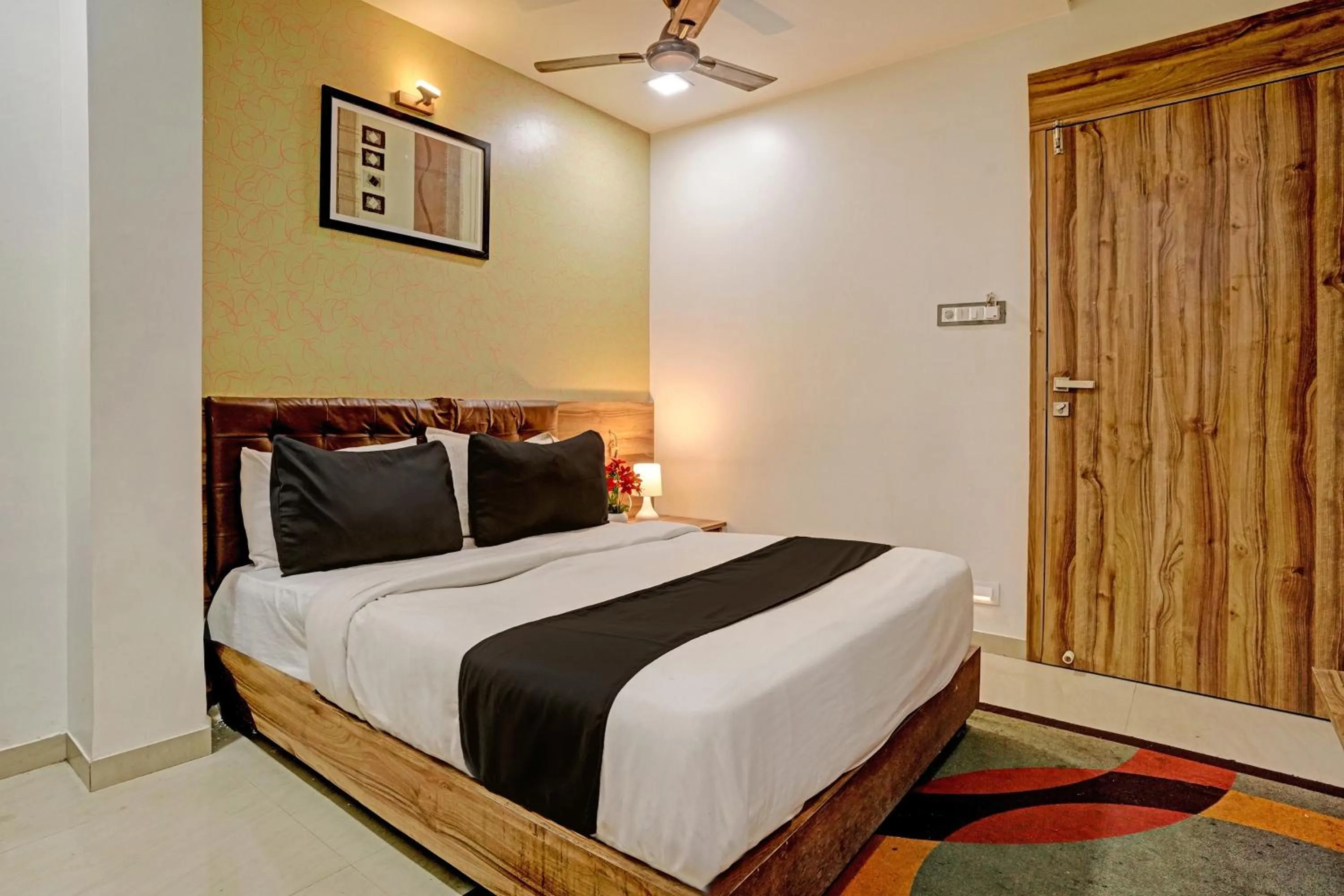 Bedroom, Bed in Hotel O Blue Inn Residence Near R City Mall