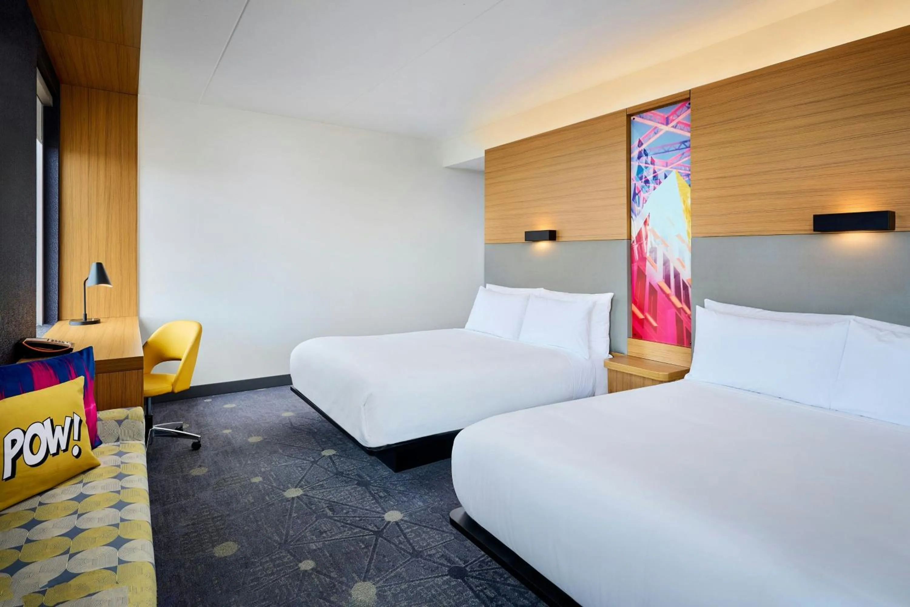 Photo of the whole room, Bed in Aloft Vaughan Mills
