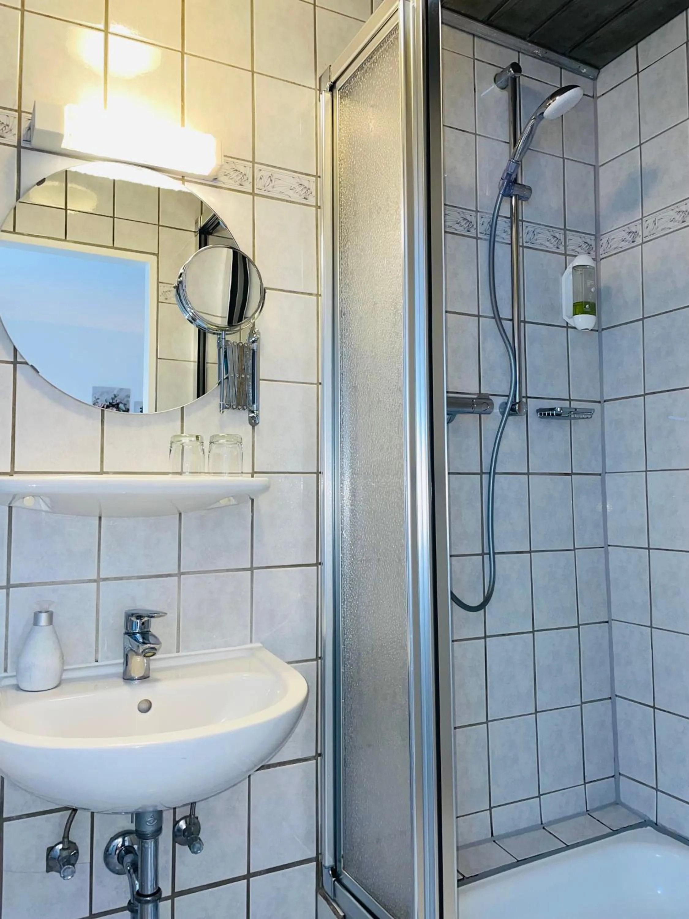 Bathroom in Hotel-Pension Hommen