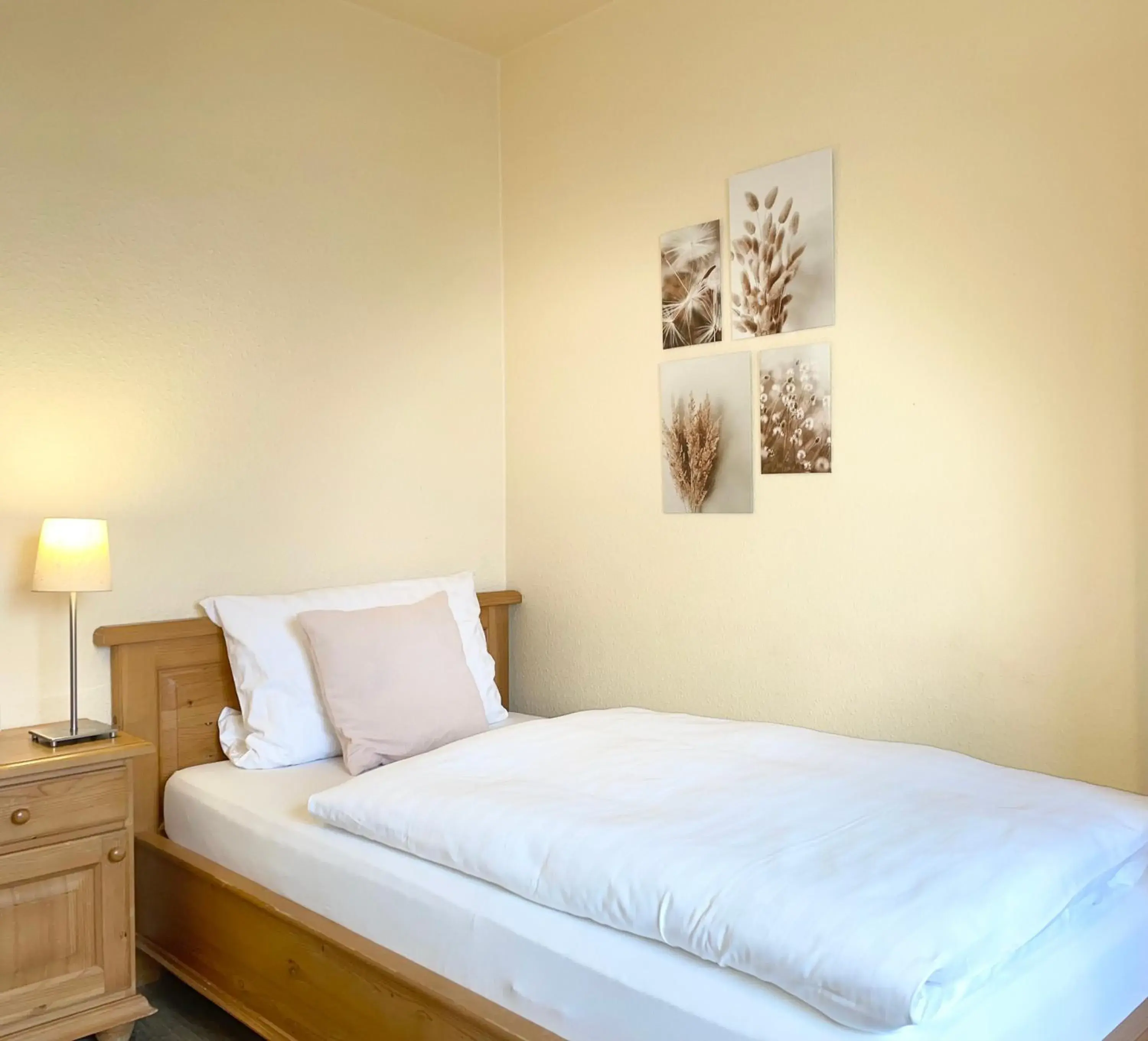 Single Room with Private Bathroom in Hotel-Pension Hommen Single Room with Private Bathroom in Hotel-Pension Hommen