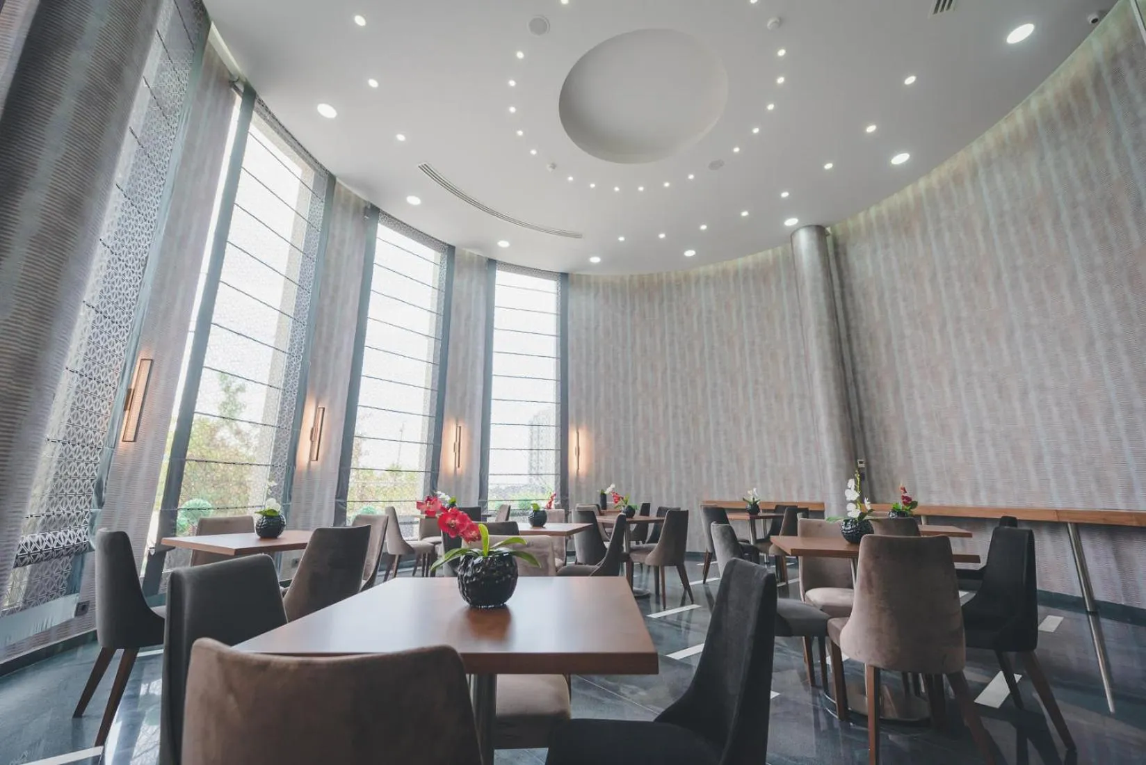 Restaurant/places to eat in Louis V Hotel Beirut