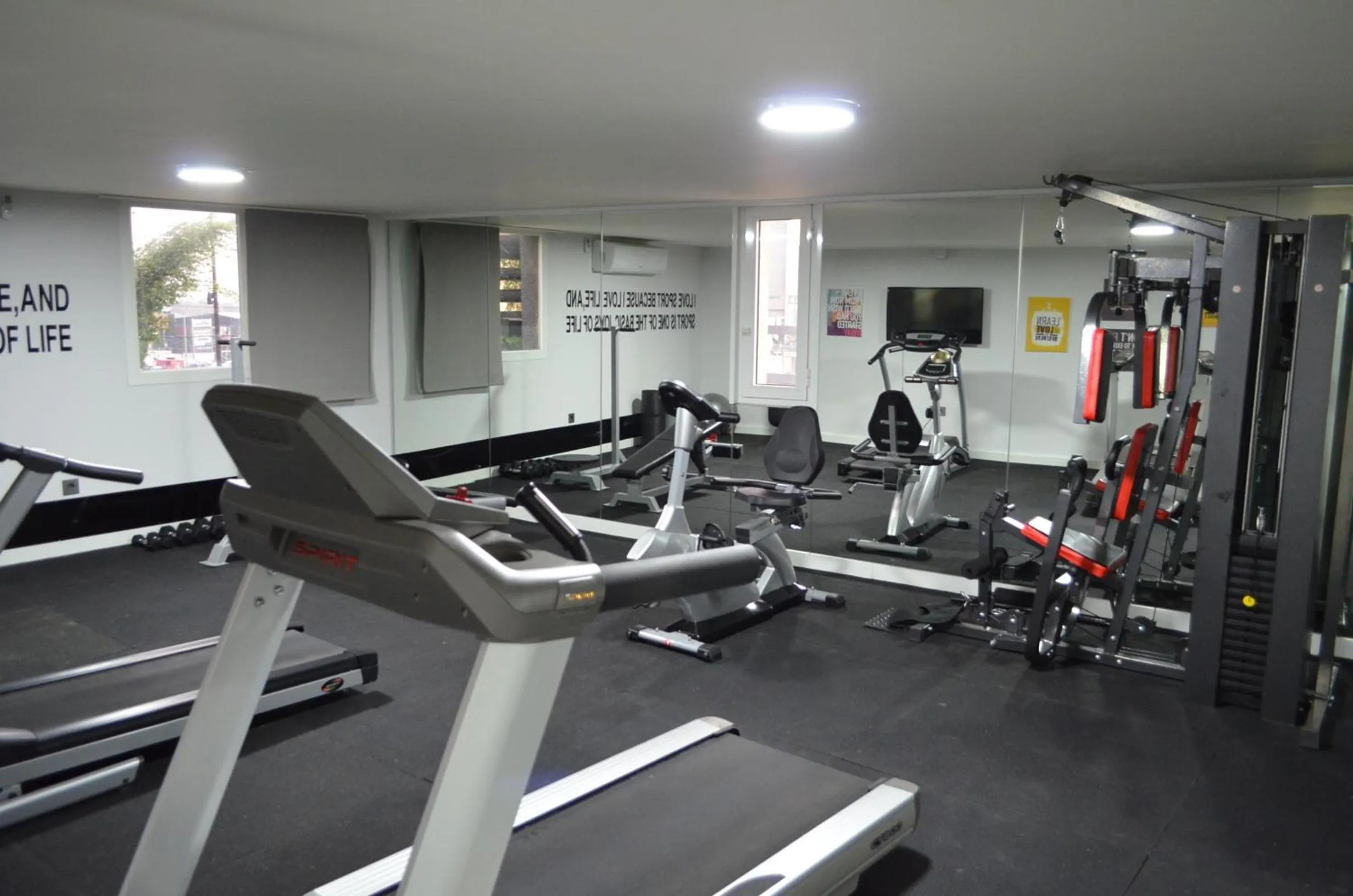 Fitness centre/facilities in Louis V Hotel Beirut