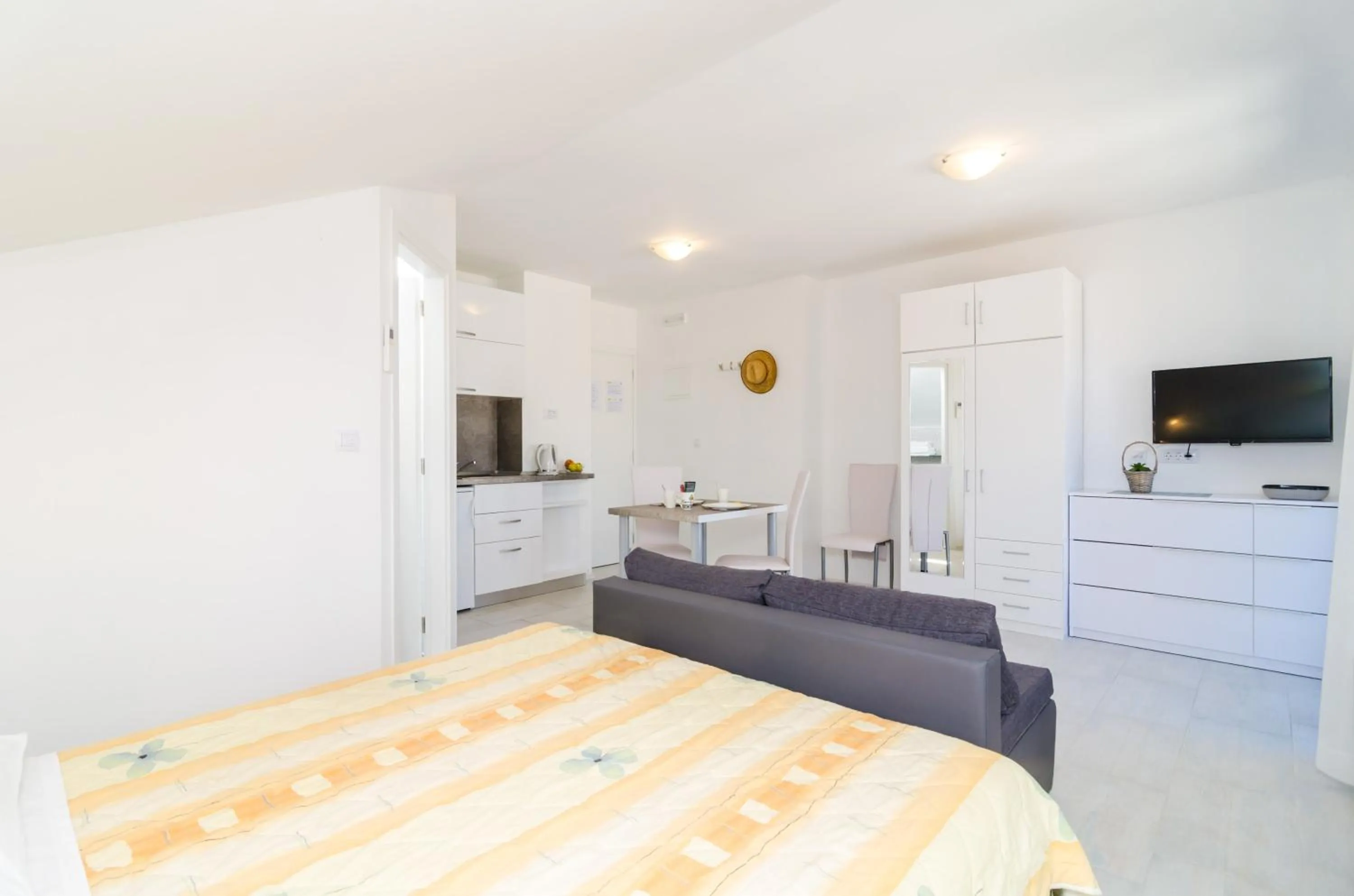 Bed in Cina Apartments